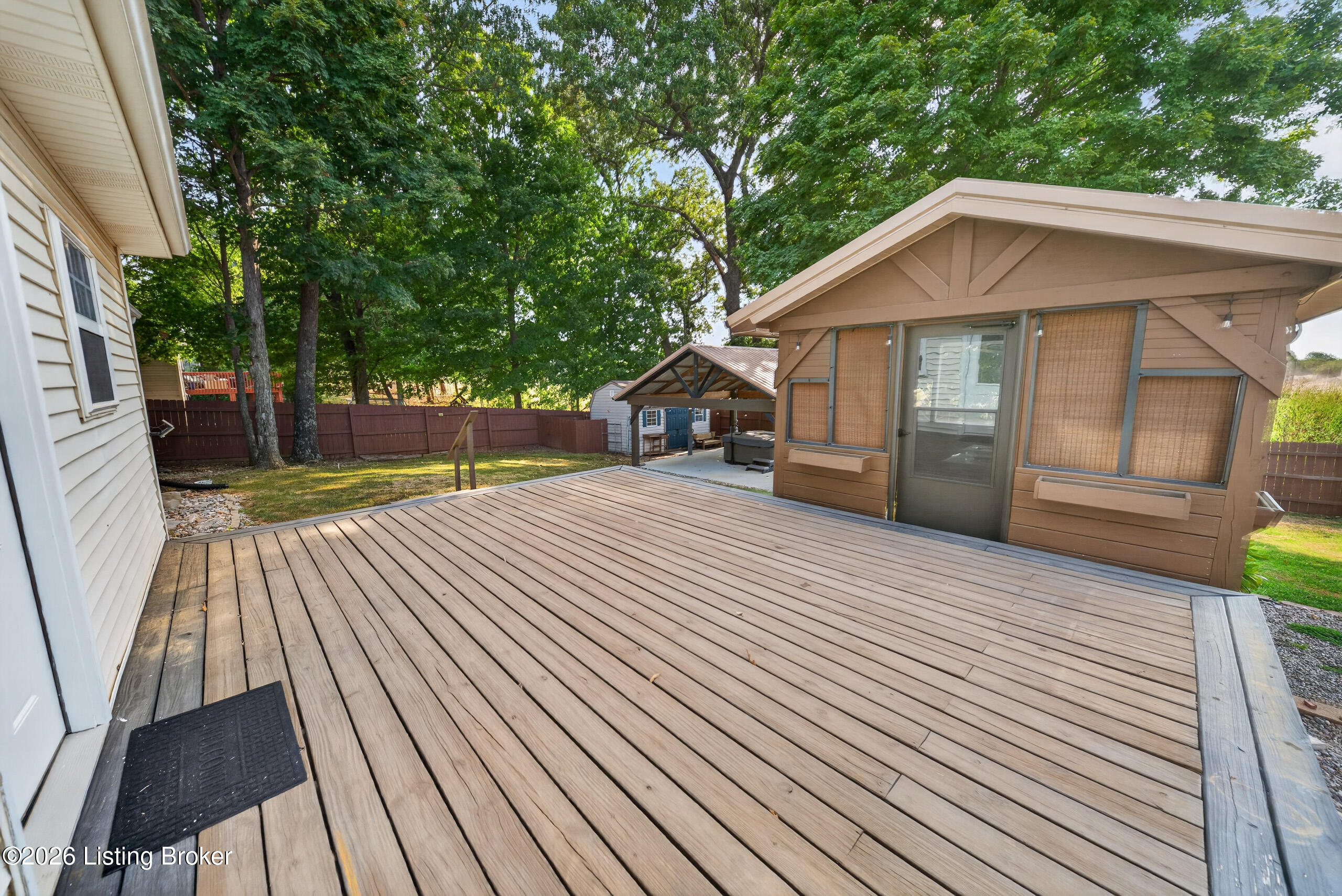 200 Scarlet Ave Property Photo 4