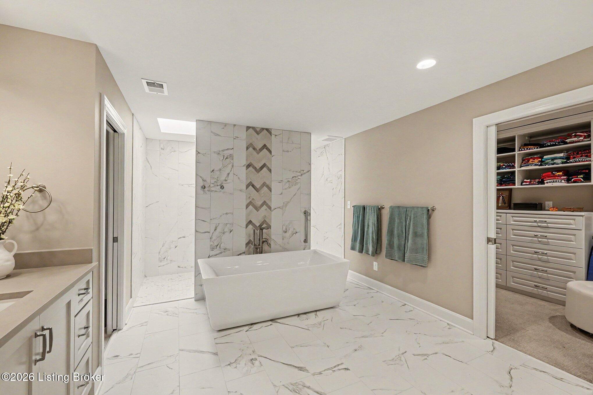 7016 Breakwater Pl Property Photo 21