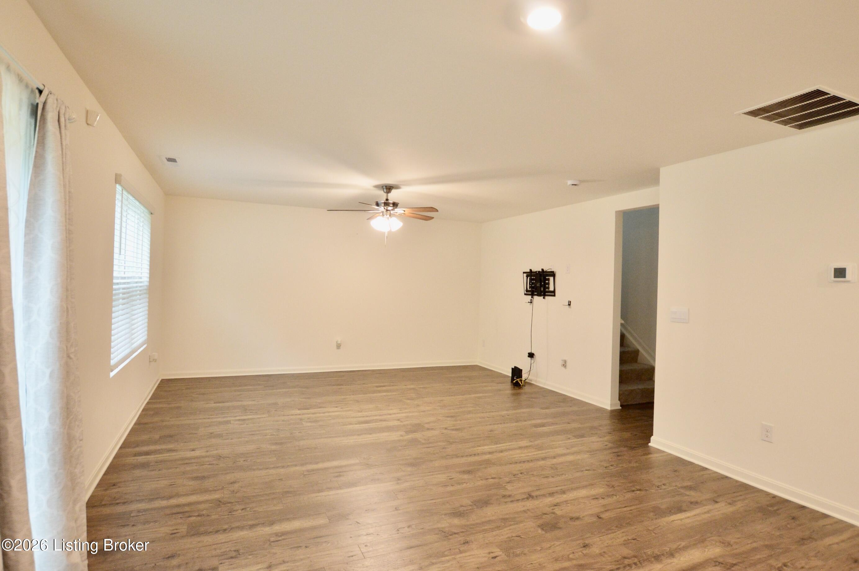 136 Coral Springs Pkwy Property Photo 3
