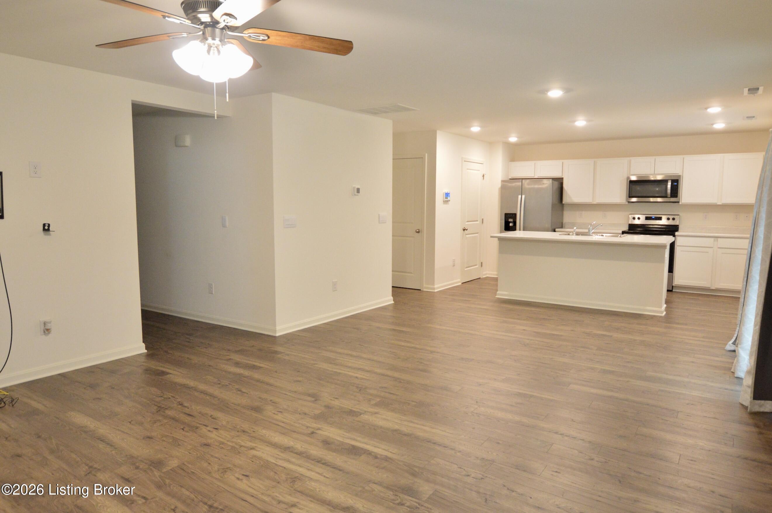 136 Coral Springs Pkwy Property Photo 4