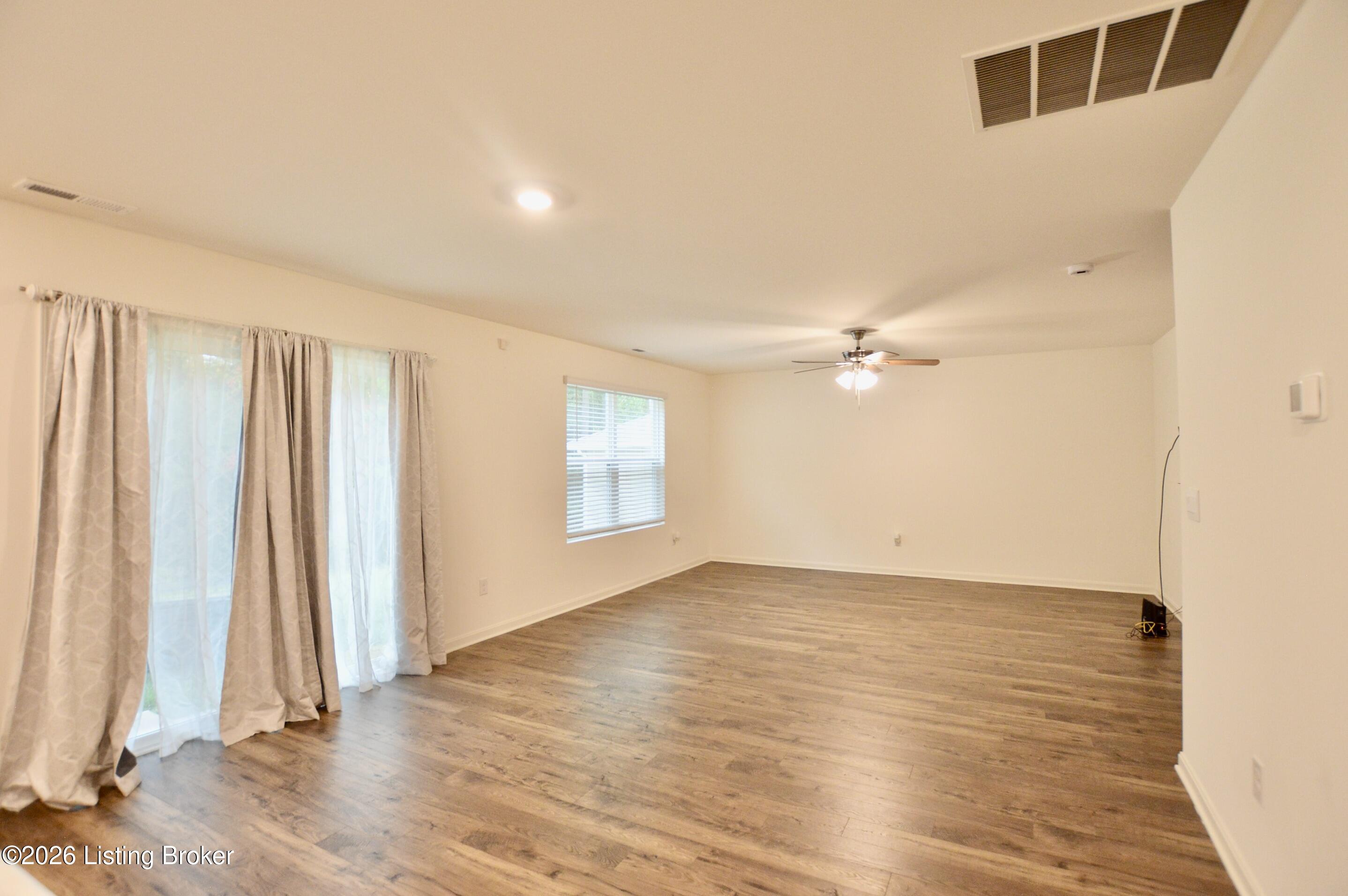 136 Coral Springs Pkwy Property Photo 5