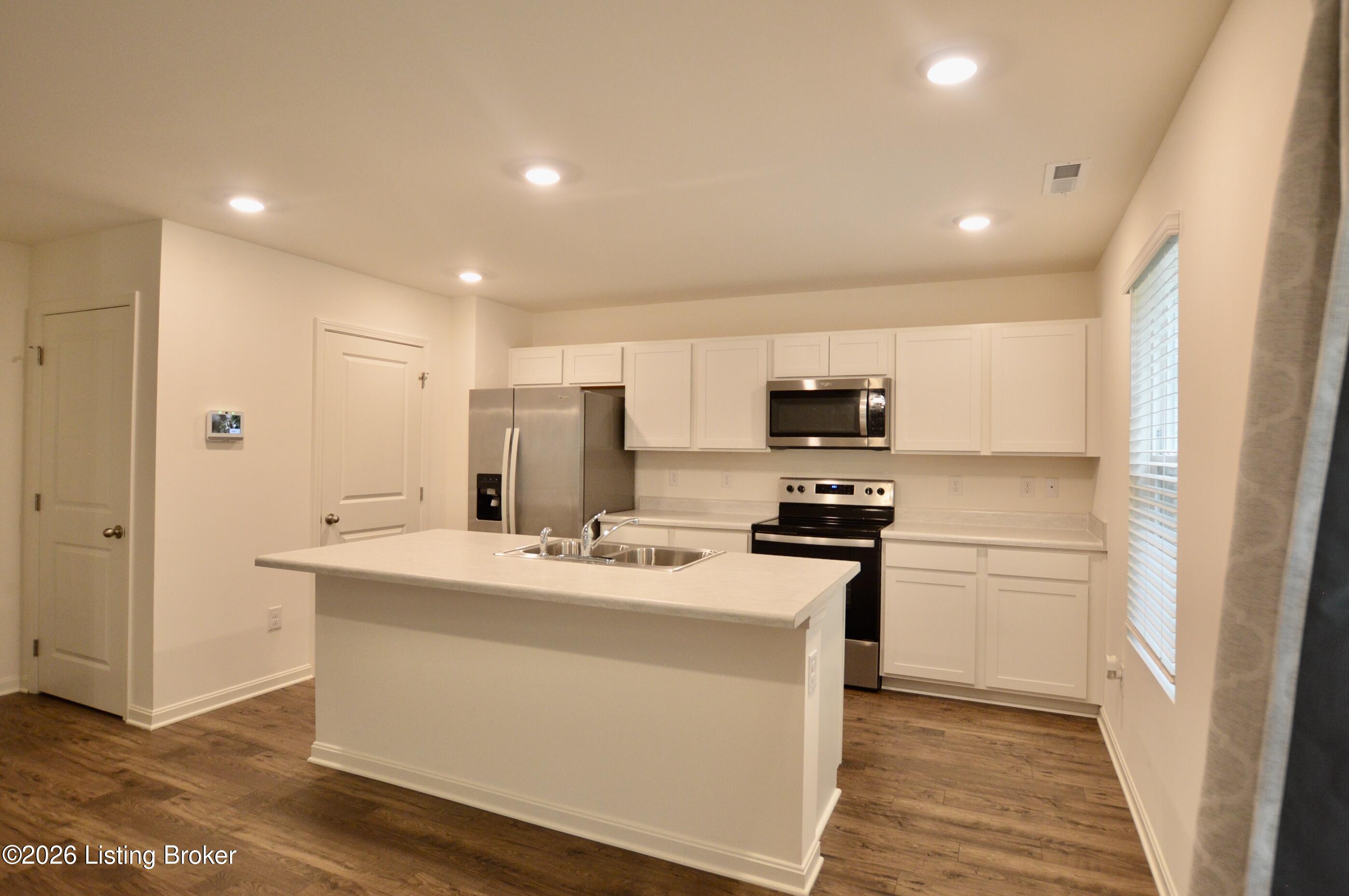 136 Coral Springs Pkwy Property Photo 7
