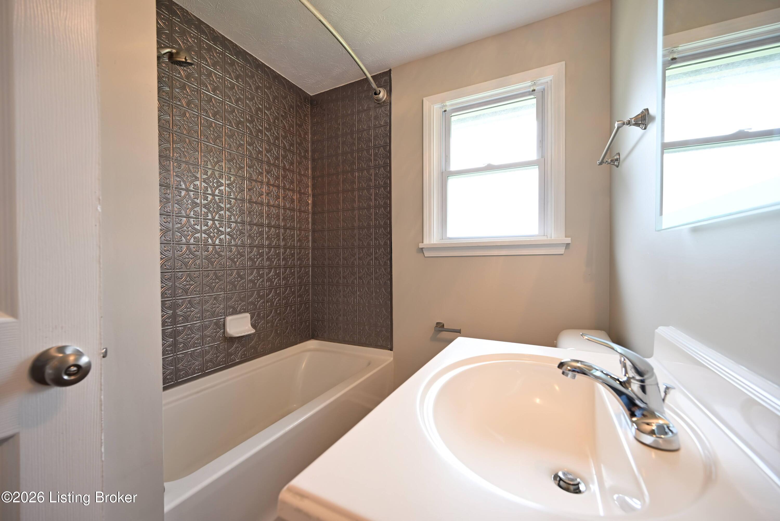 2324 Farnsley Rd Property Photo 22
