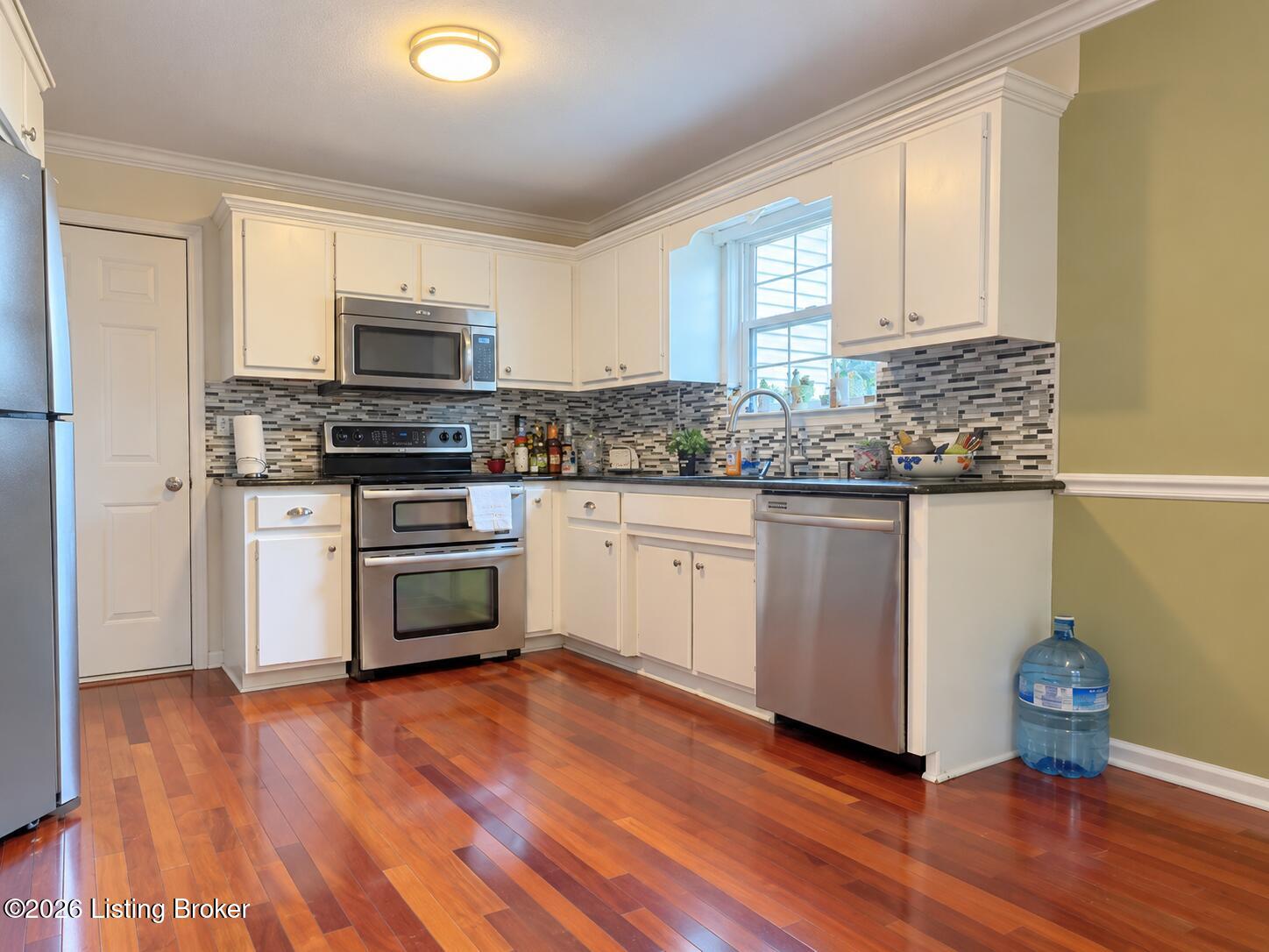 223 Woodfield Cir Property Photo 7