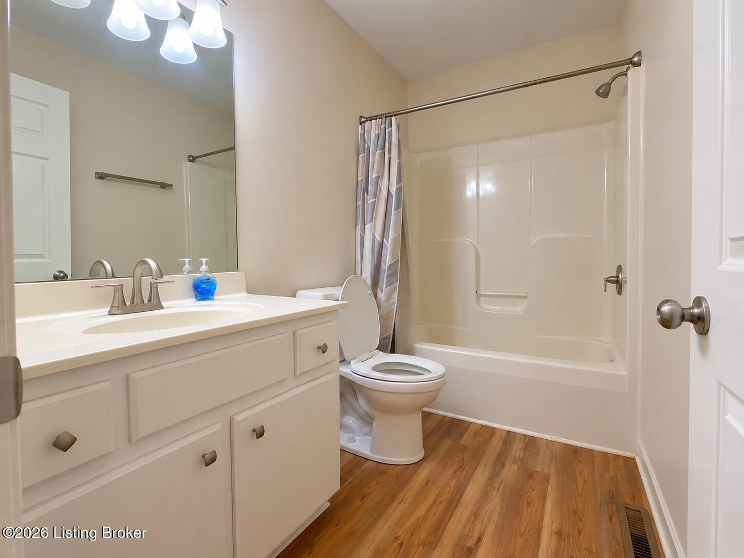 223 Woodfield Cir Property Photo 13