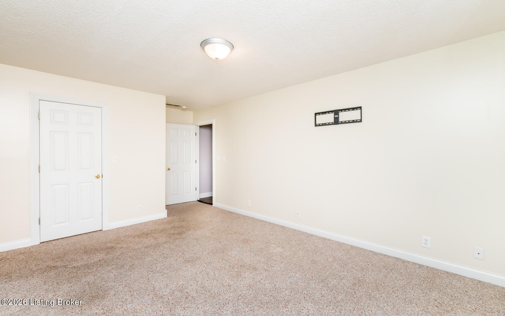 92 Venetia Dr Property Photo 11