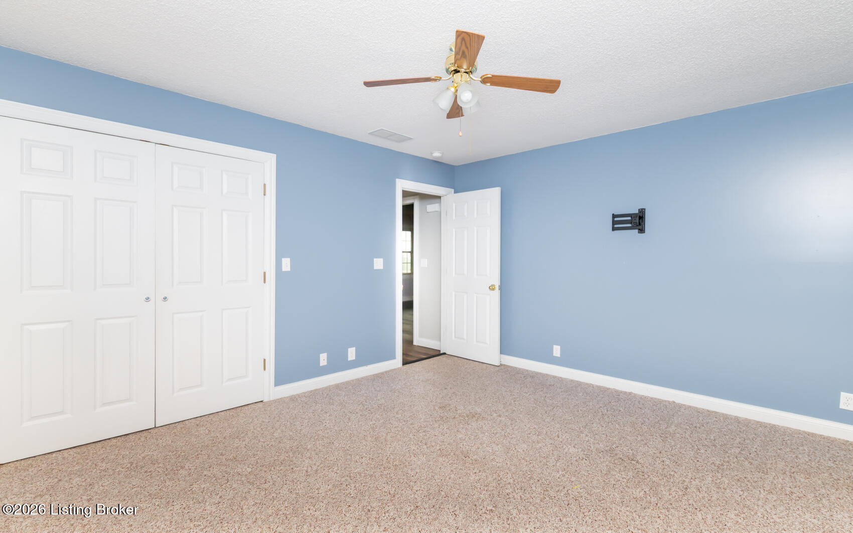 92 Venetia Dr Property Photo 25