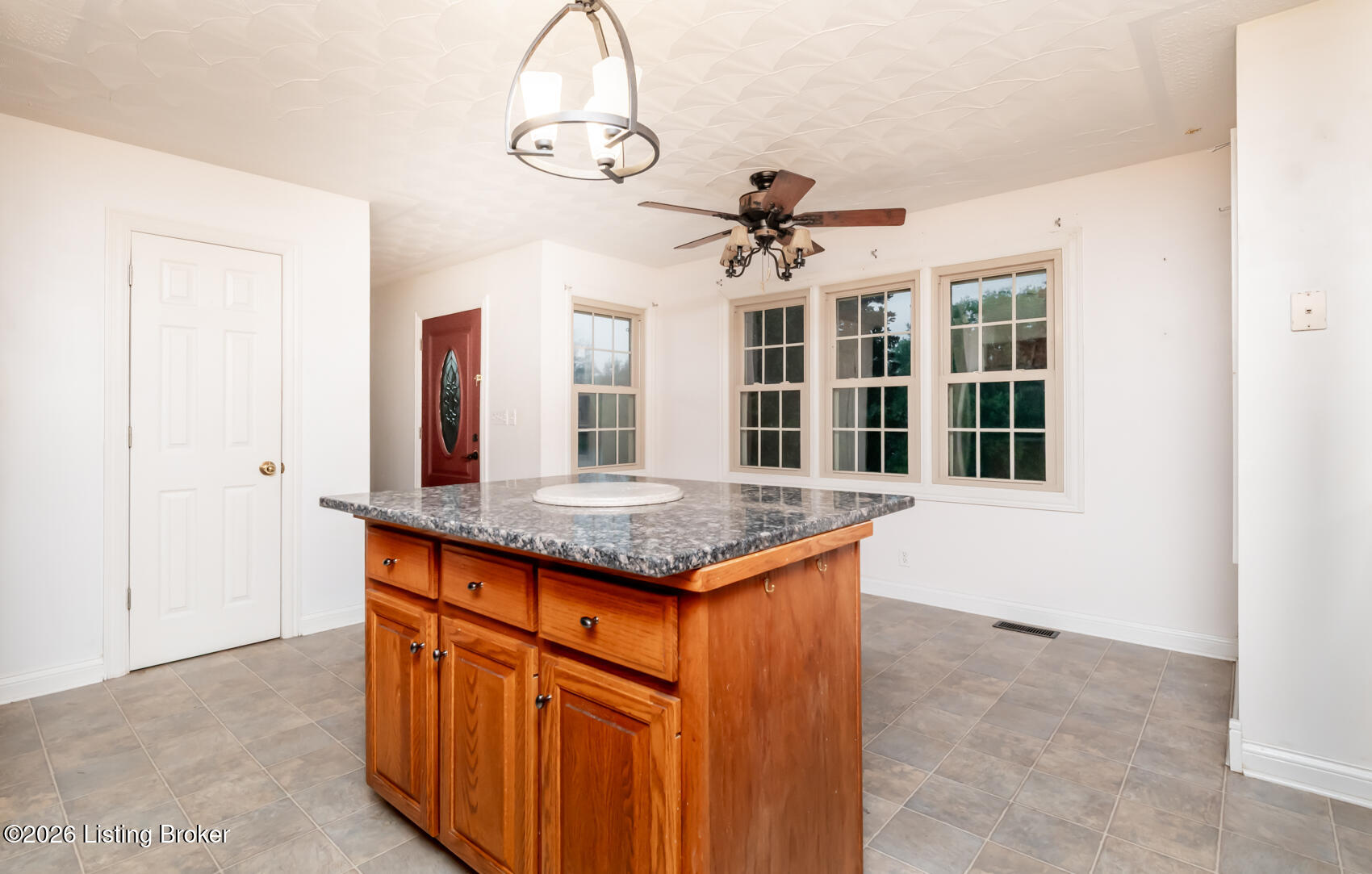 92 Venetia Dr Property Photo 30
