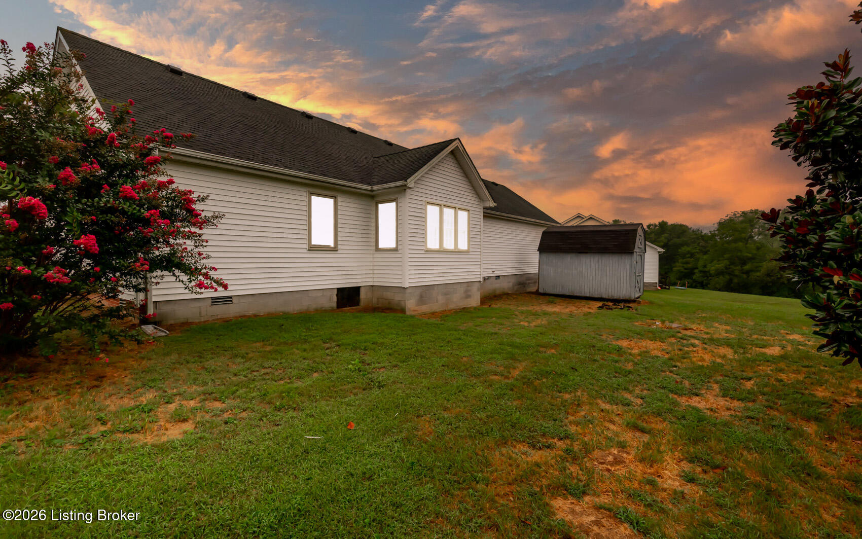92 Venetia Dr Property Photo 37