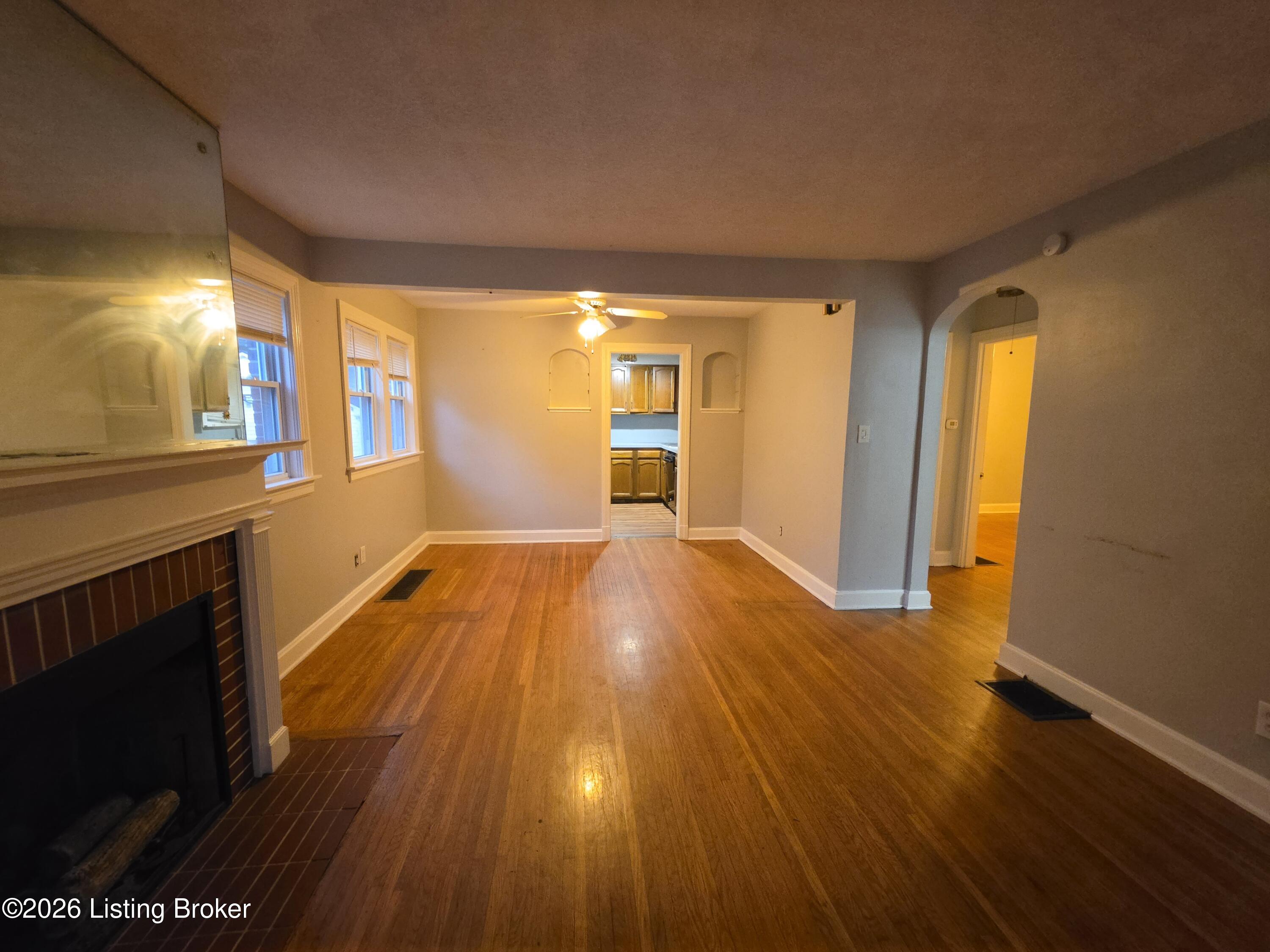 3928 Kennison Ave Property Photo 2