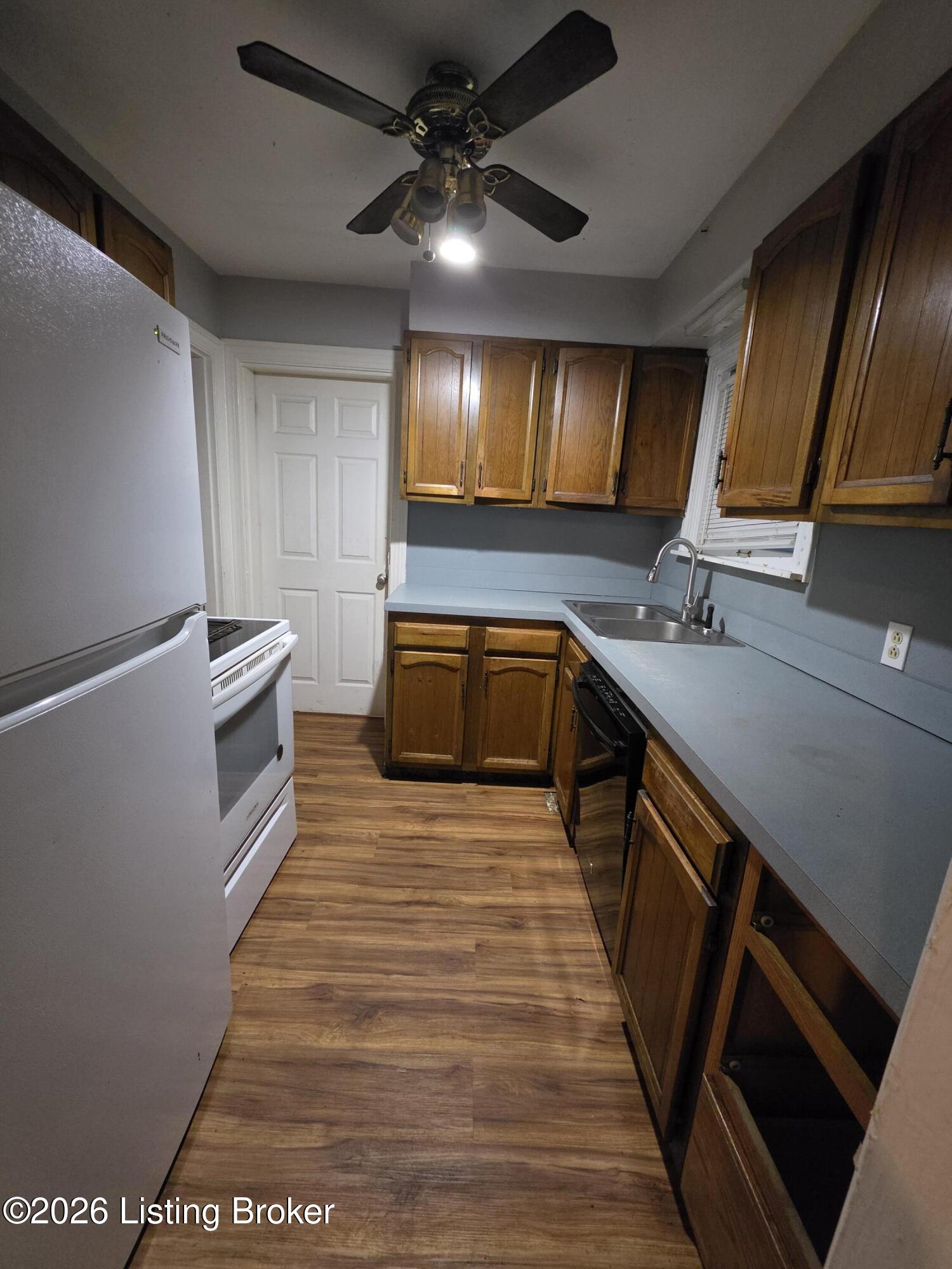 3928 Kennison Ave Property Photo 4