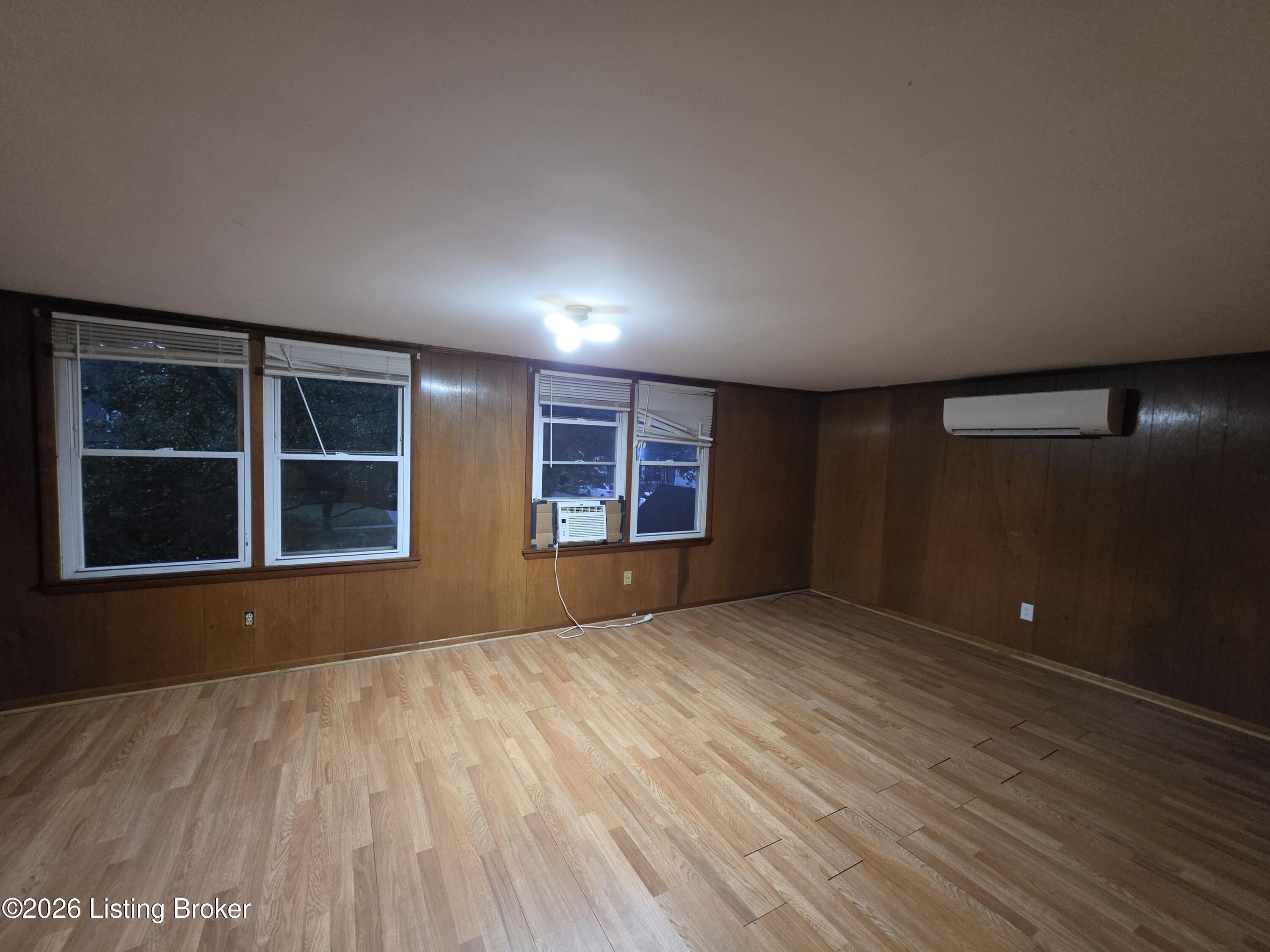 3928 Kennison Ave Property Photo 7