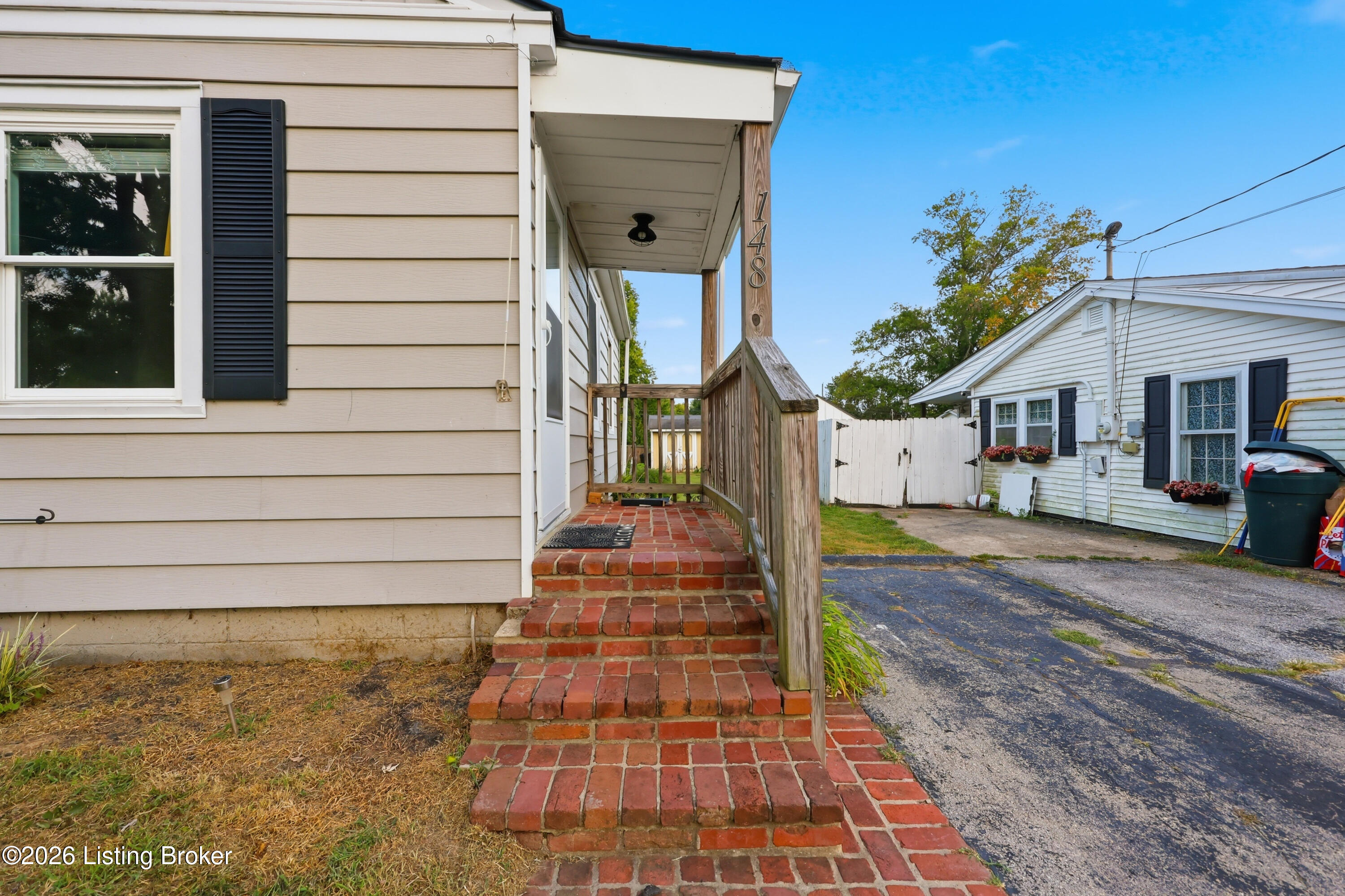 148 Eastview Cir Property Photo 6