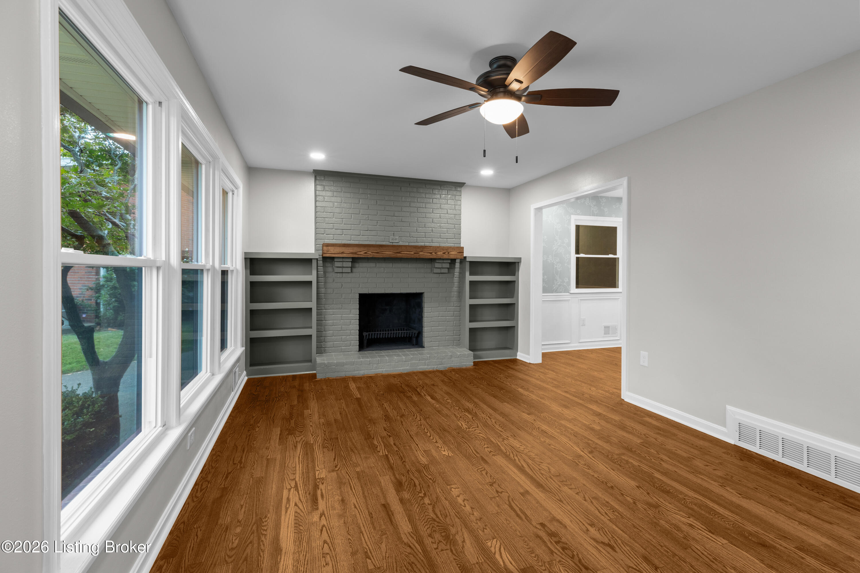 1402 Cloverhills Dr Property Photo 3