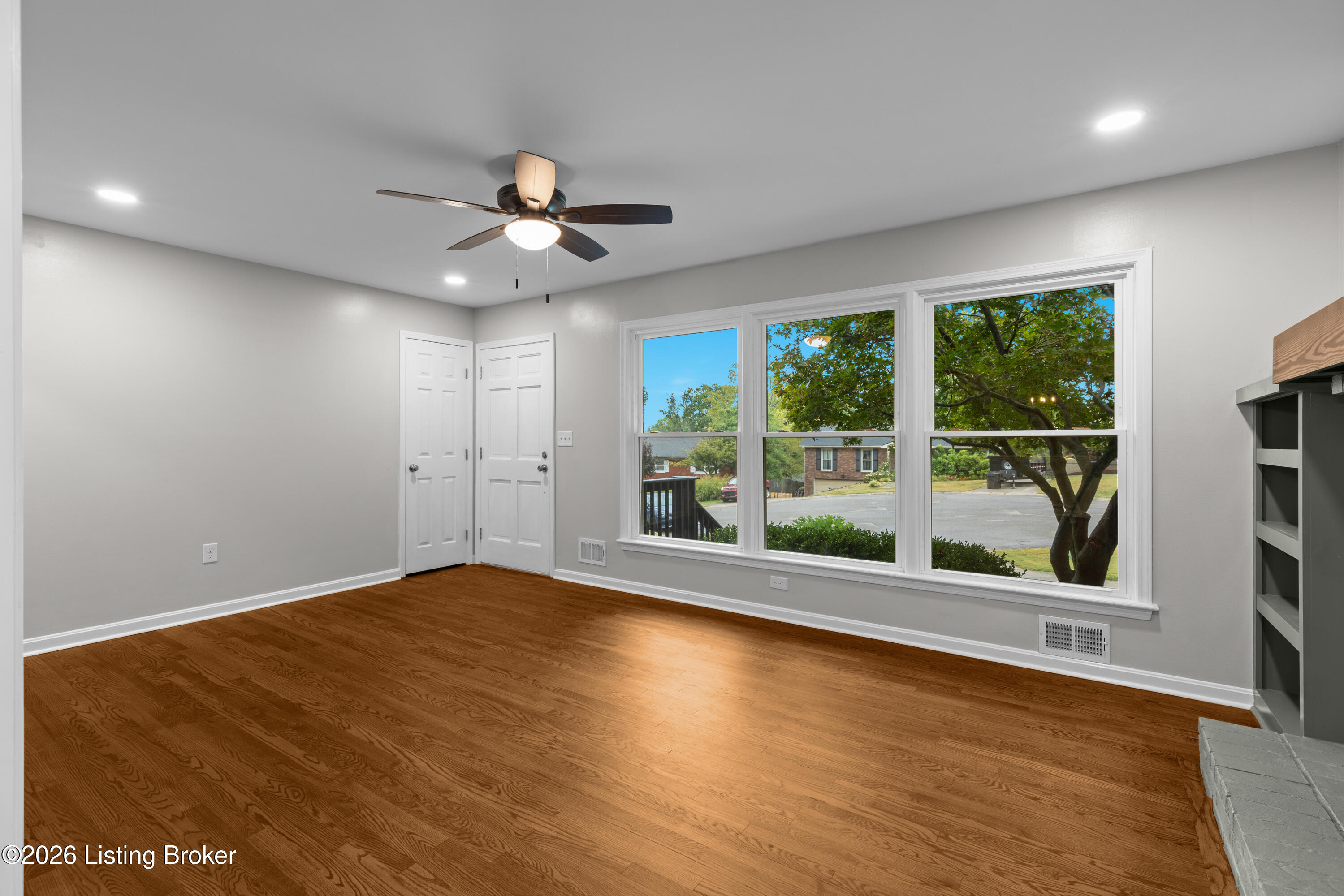 1402 Cloverhills Dr Property Photo 4