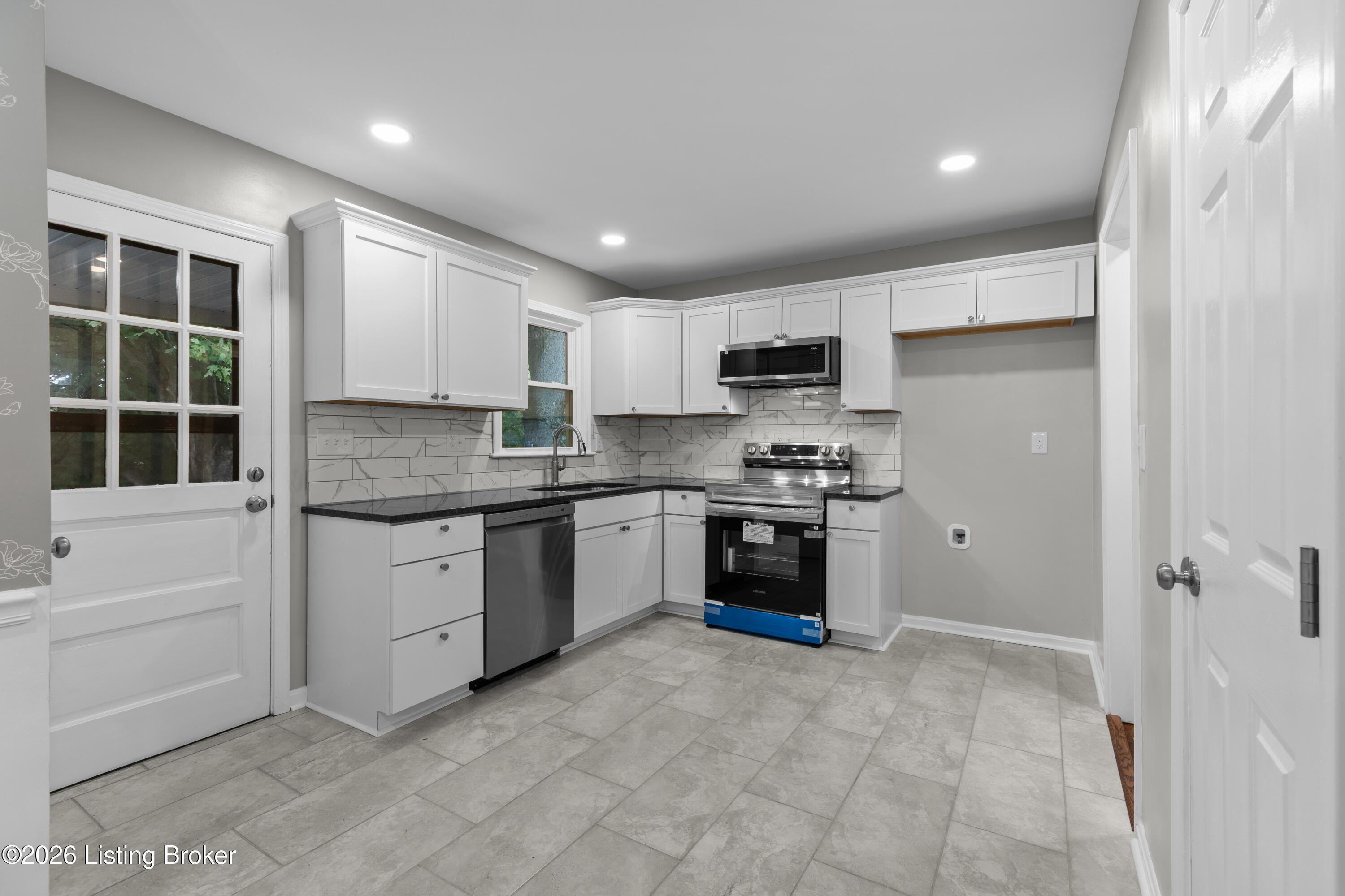 1402 Cloverhills Dr Property Photo 8