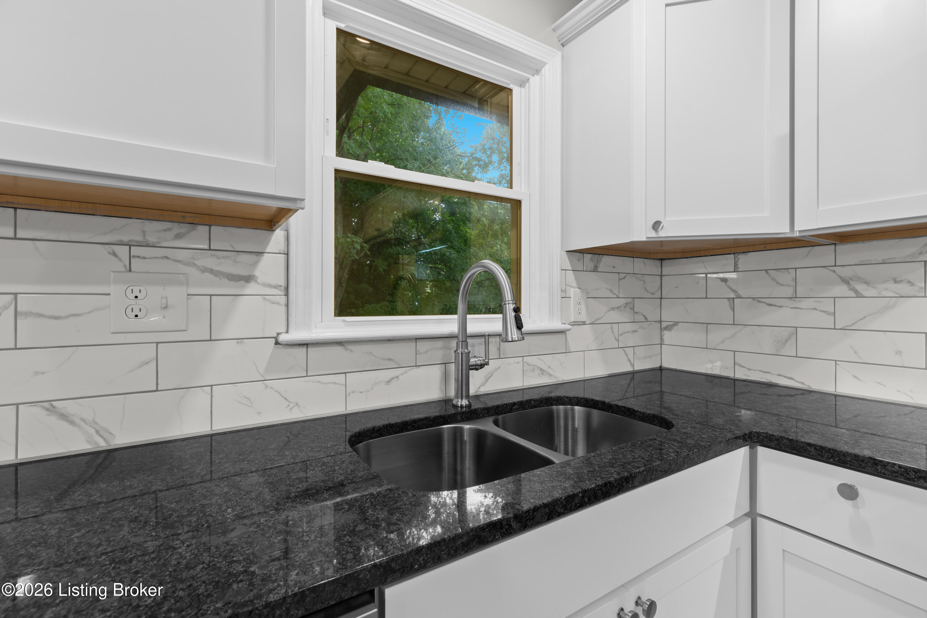 1402 Cloverhills Dr Property Photo 10