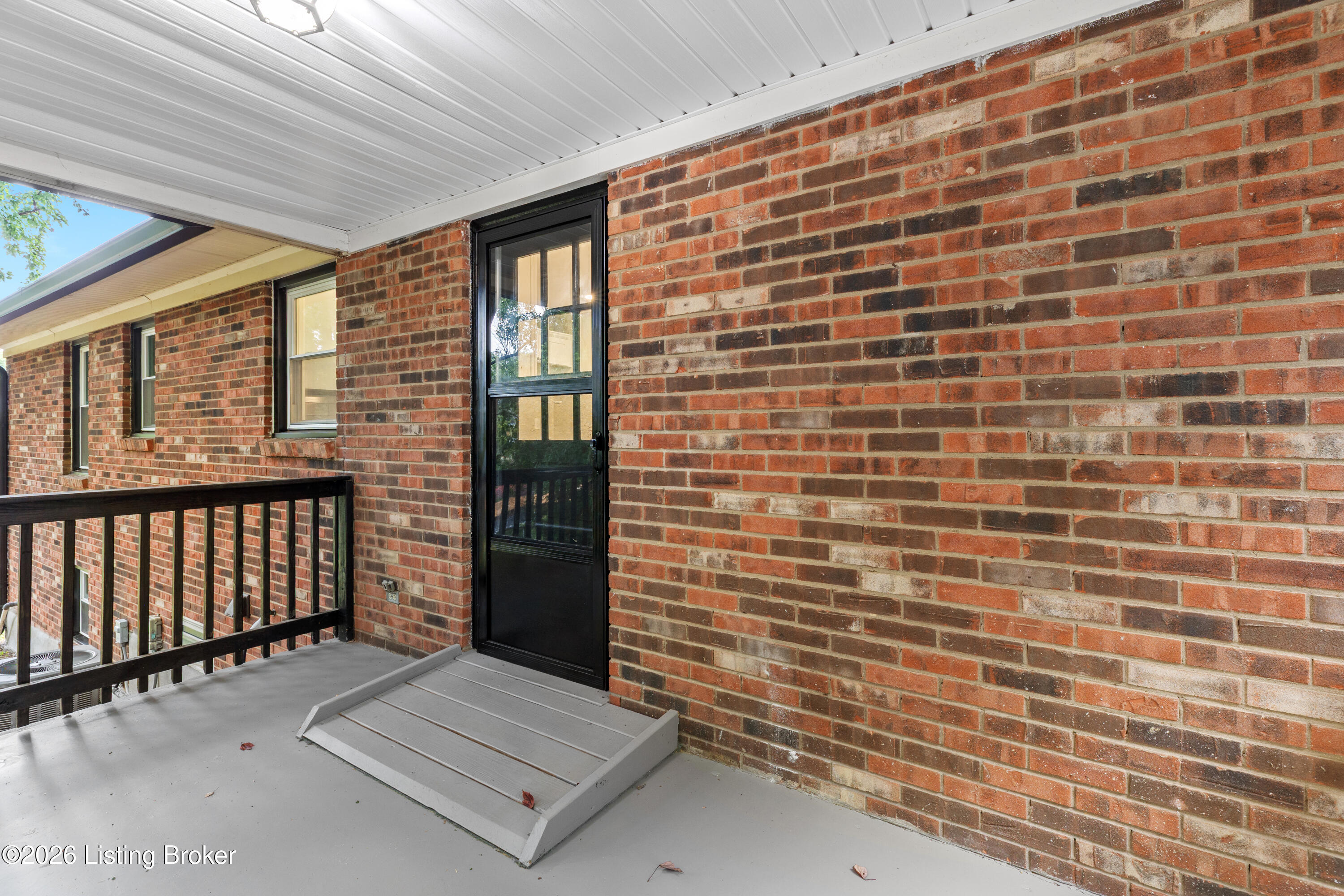 1402 Cloverhills Dr Property Photo 32