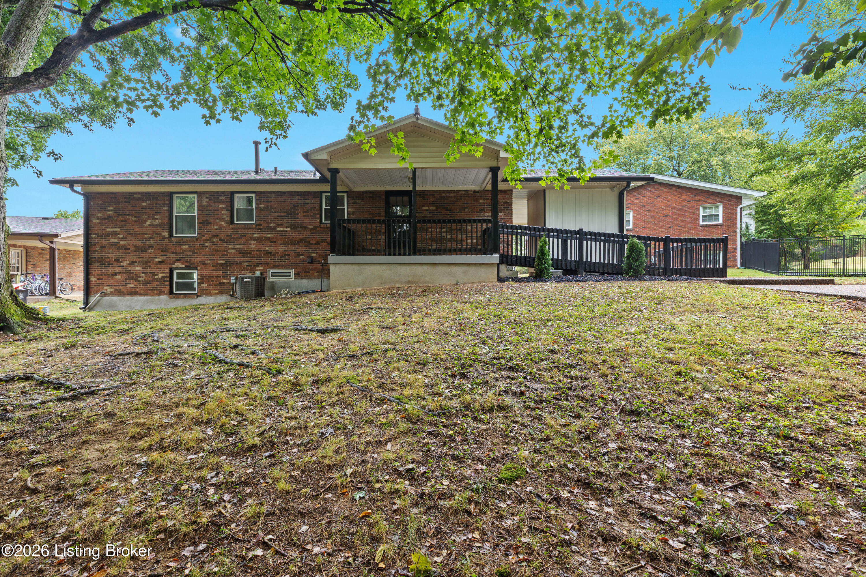 1402 Cloverhills Dr Property Photo 34