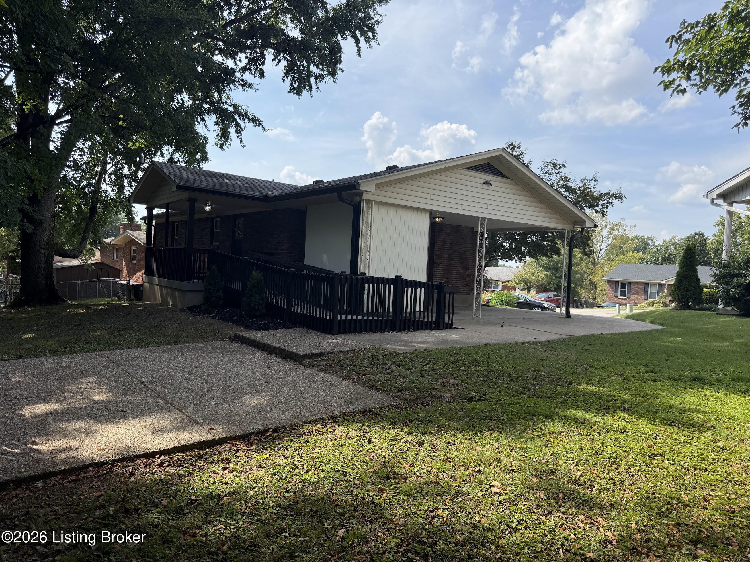 1402 Cloverhills Dr Property Photo 35