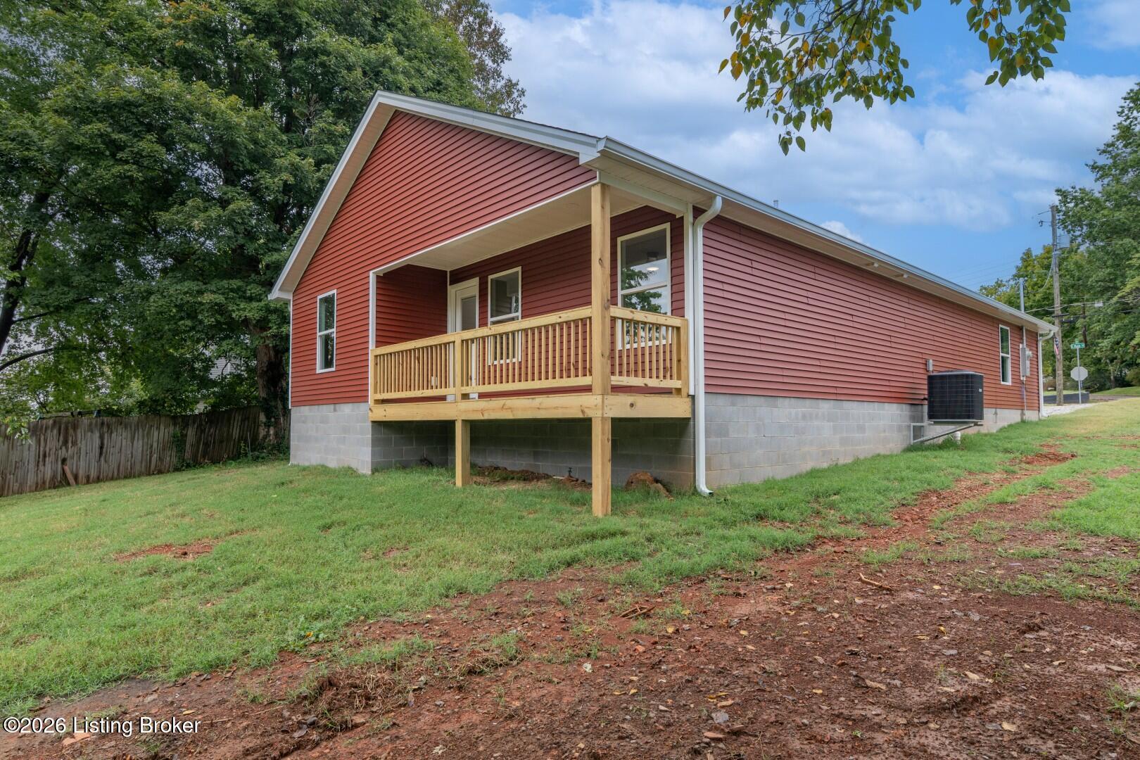 114 E Main St Property Photo 44