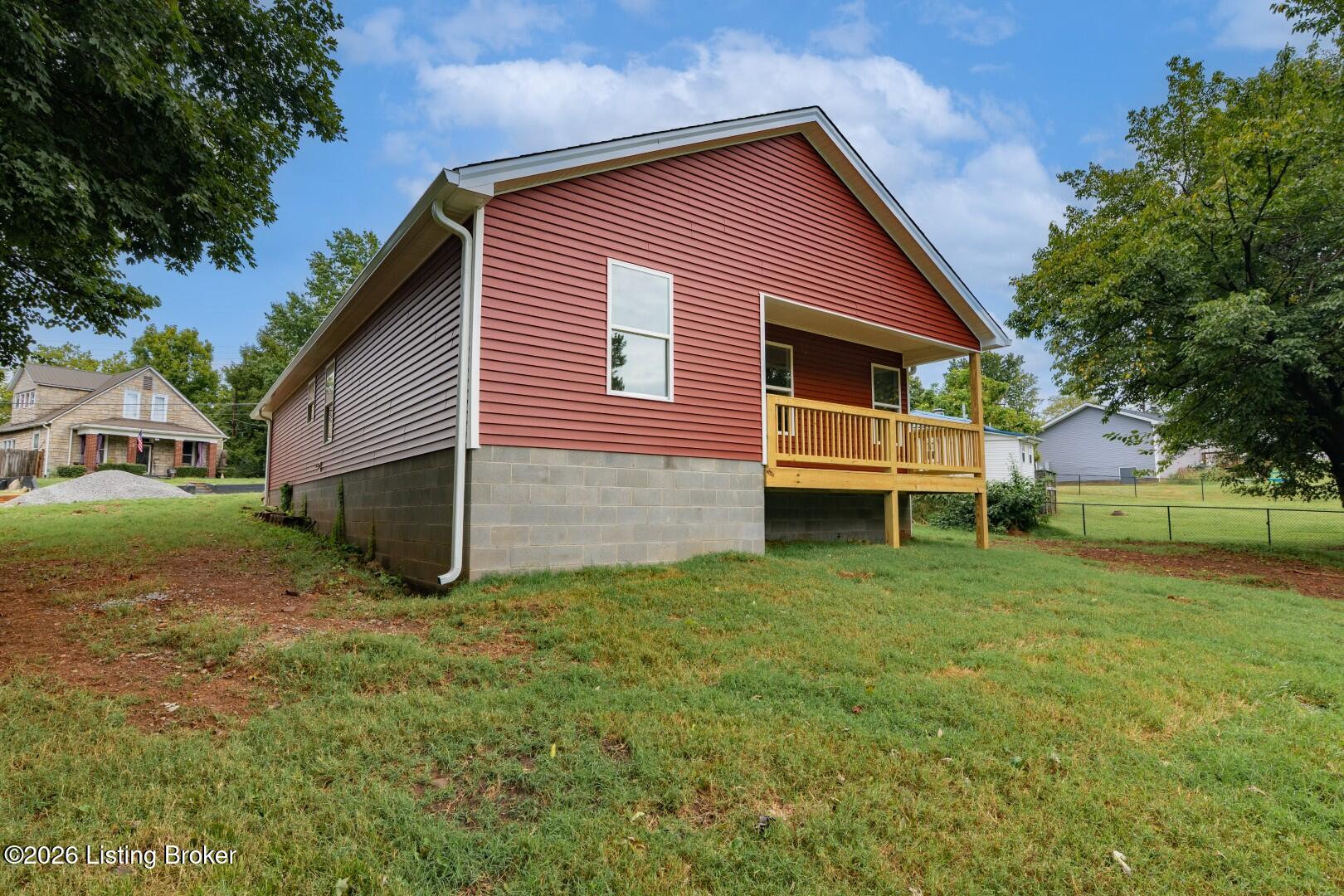 114 E Main St Property Photo 45