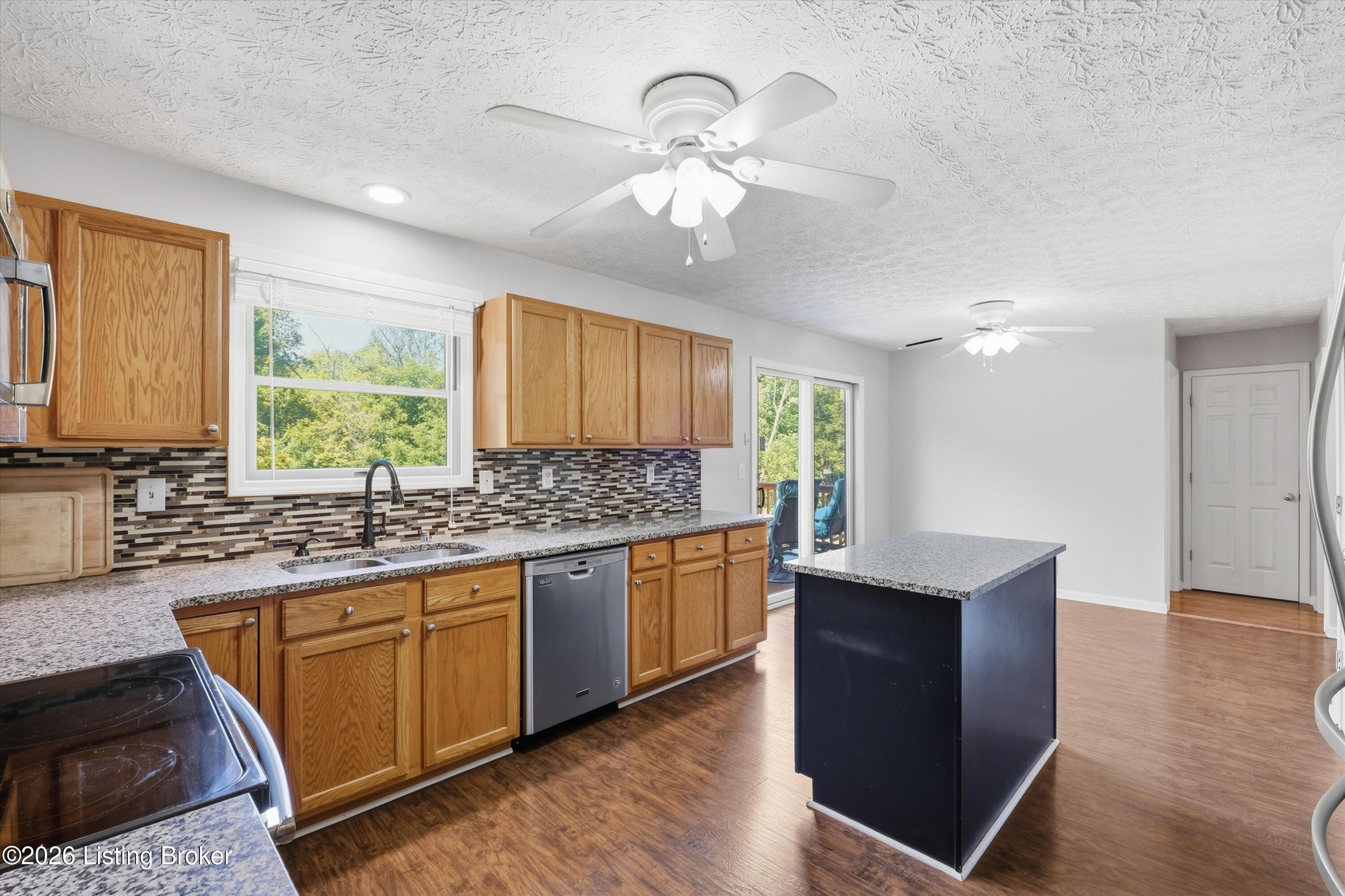 5208 Rainmaker Ct Property Photo 5