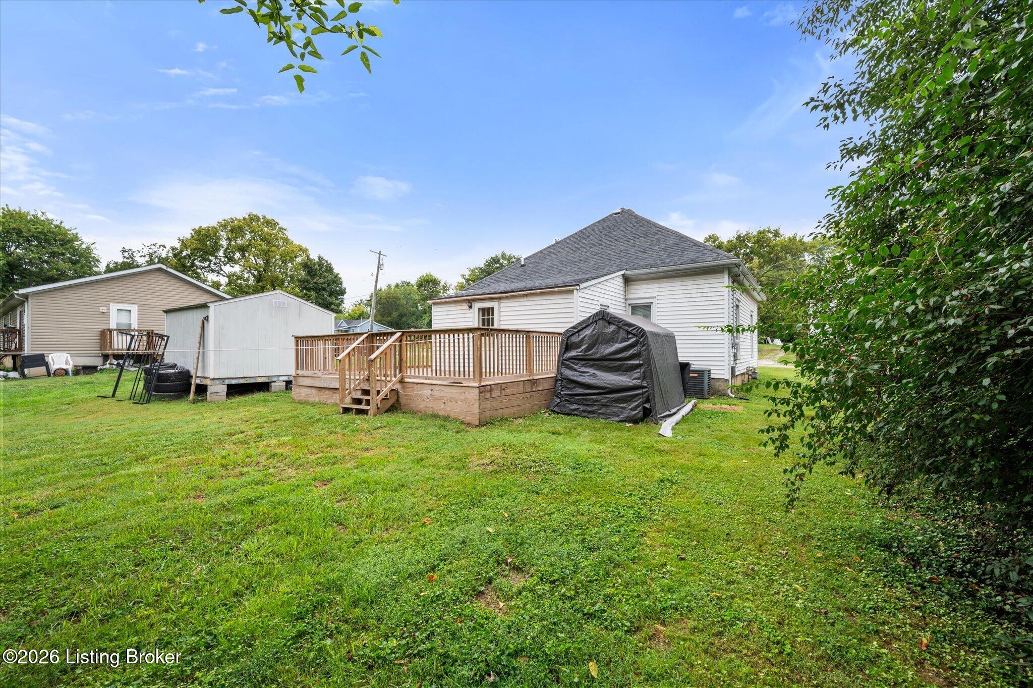 247 Elm St Property Photo 4