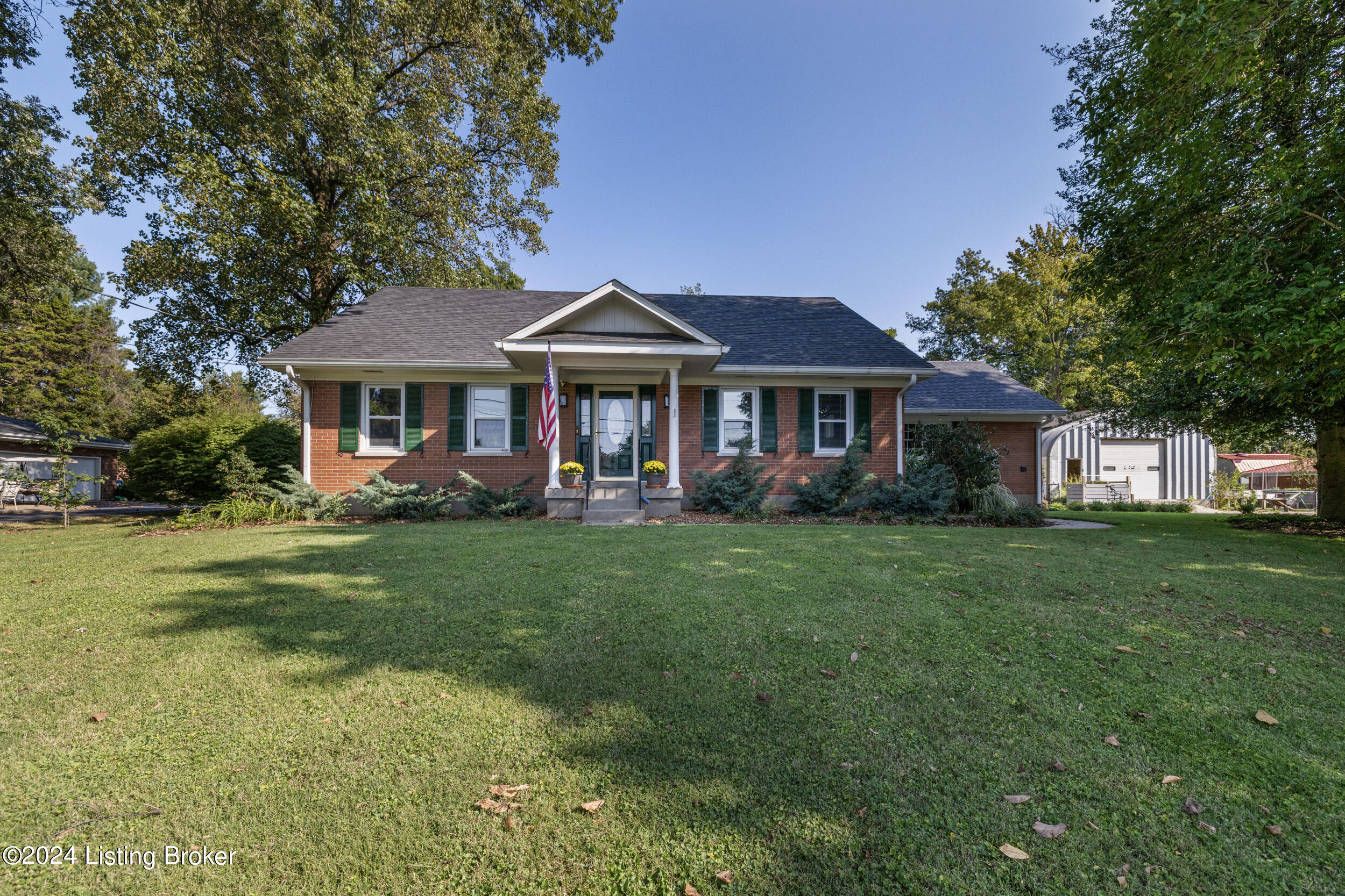 8117 Watterson Trail Property Photo 1