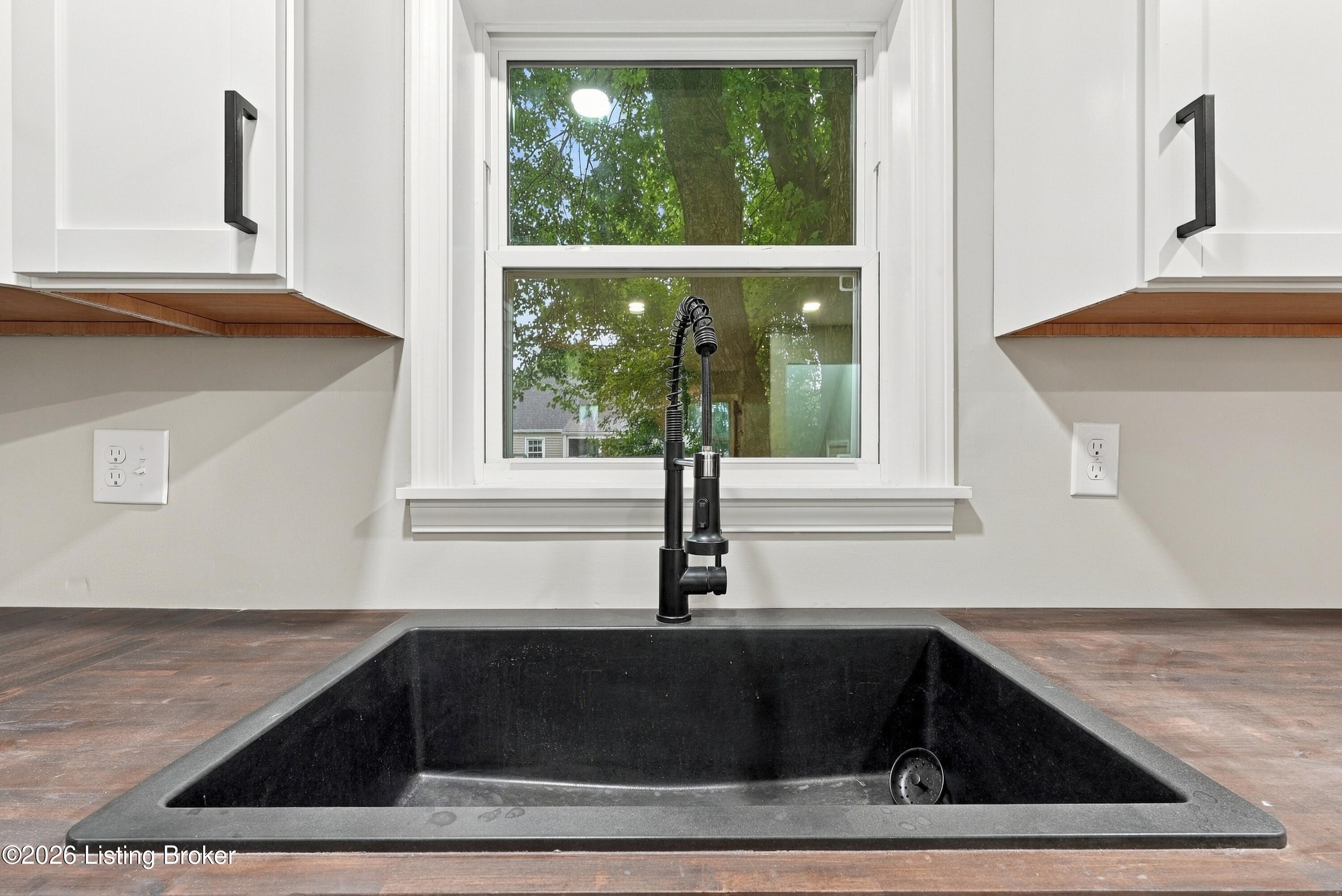 4210 Norbourne Blvd Property Photo 7