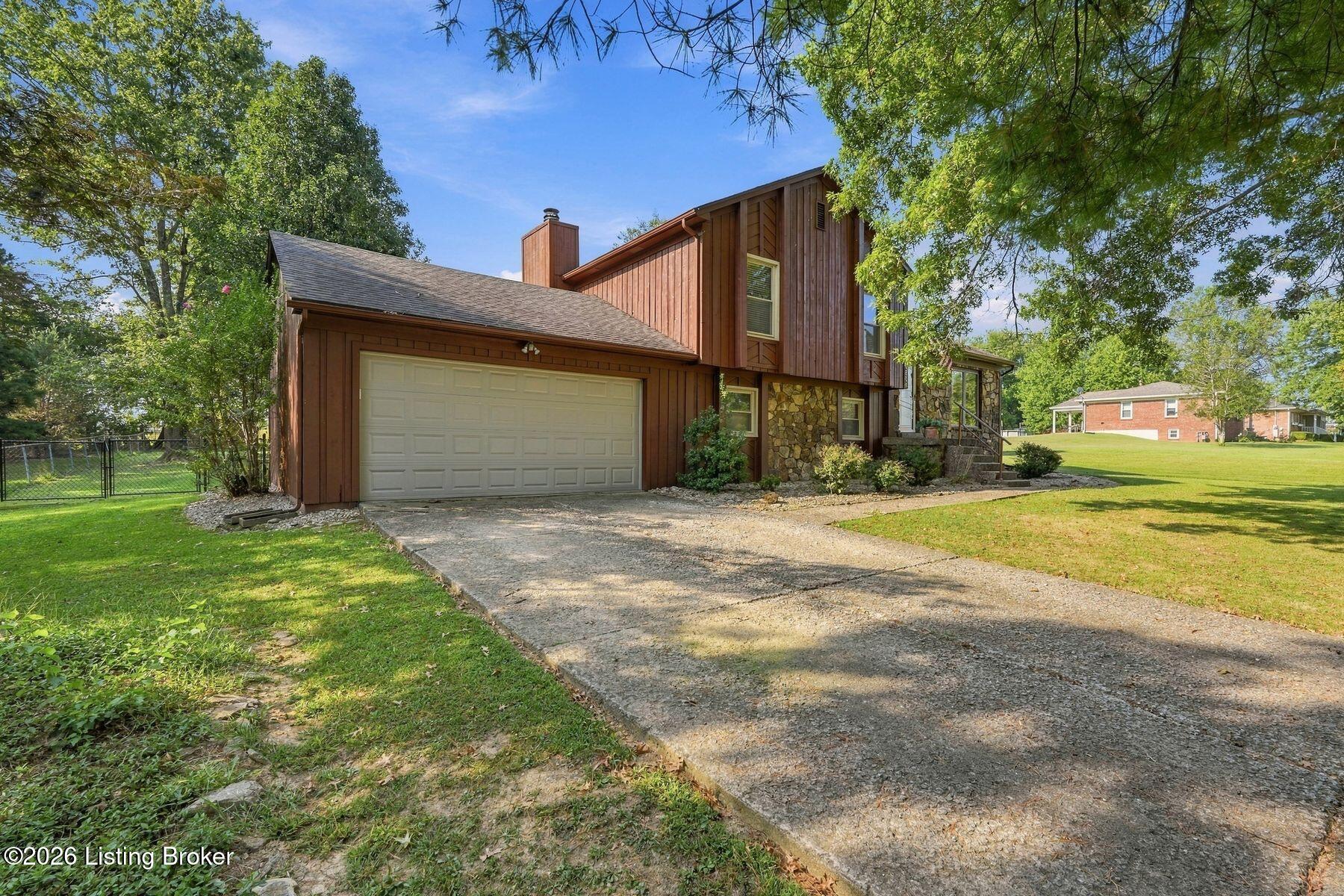 5806 Renada Dr Property Photo 3