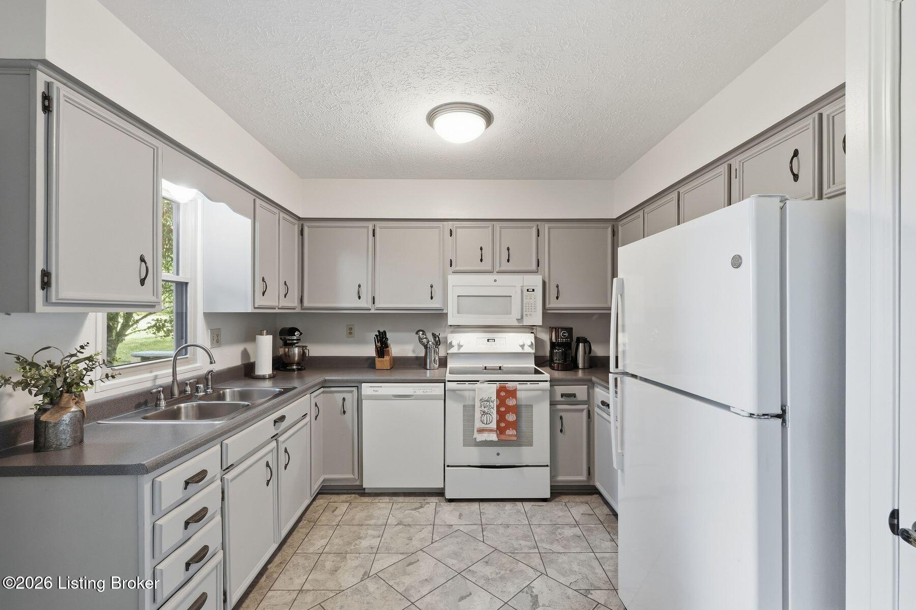5806 Renada Dr Property Photo 12
