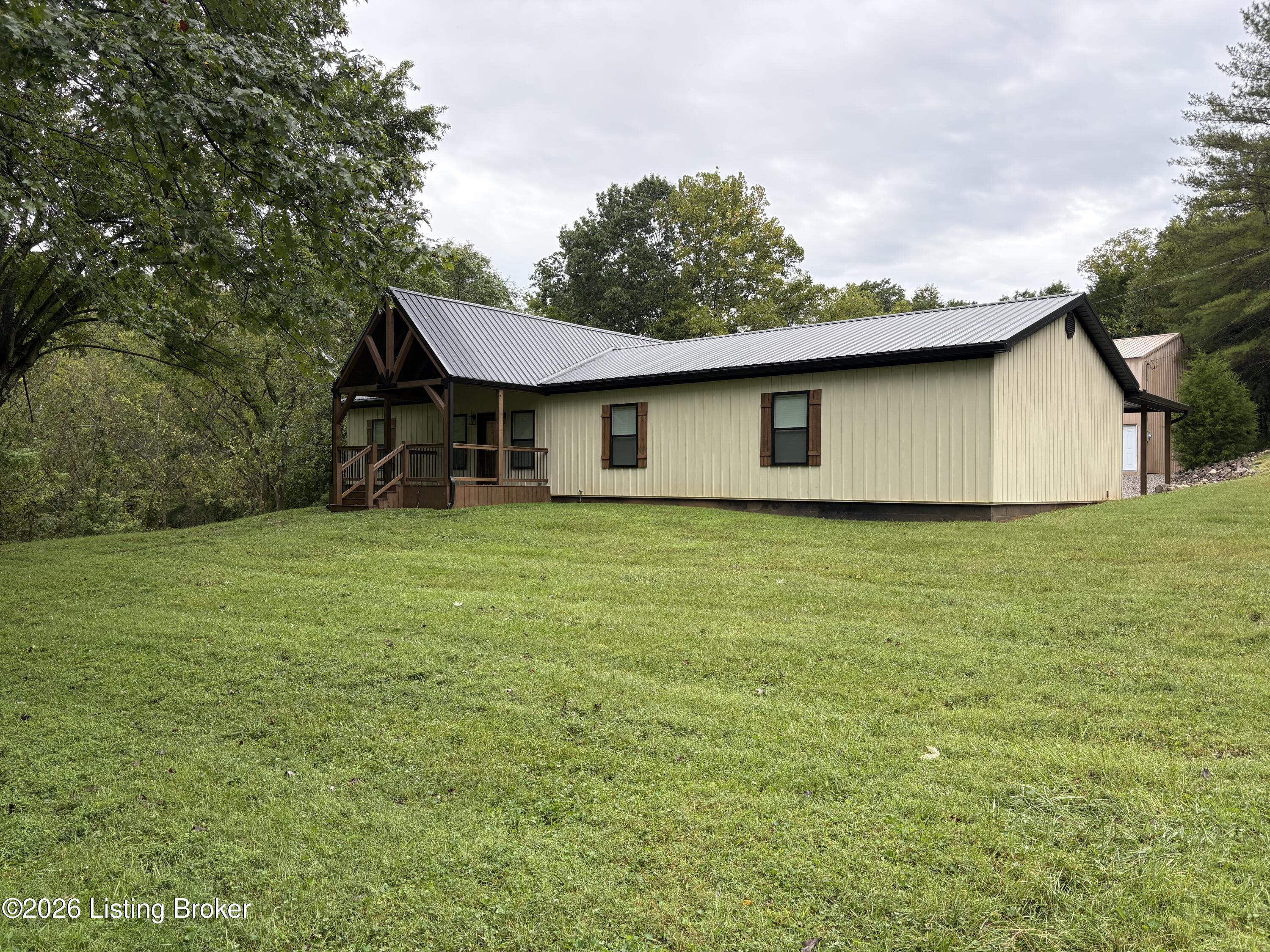 1825 Ky-1385 Property Photo 3