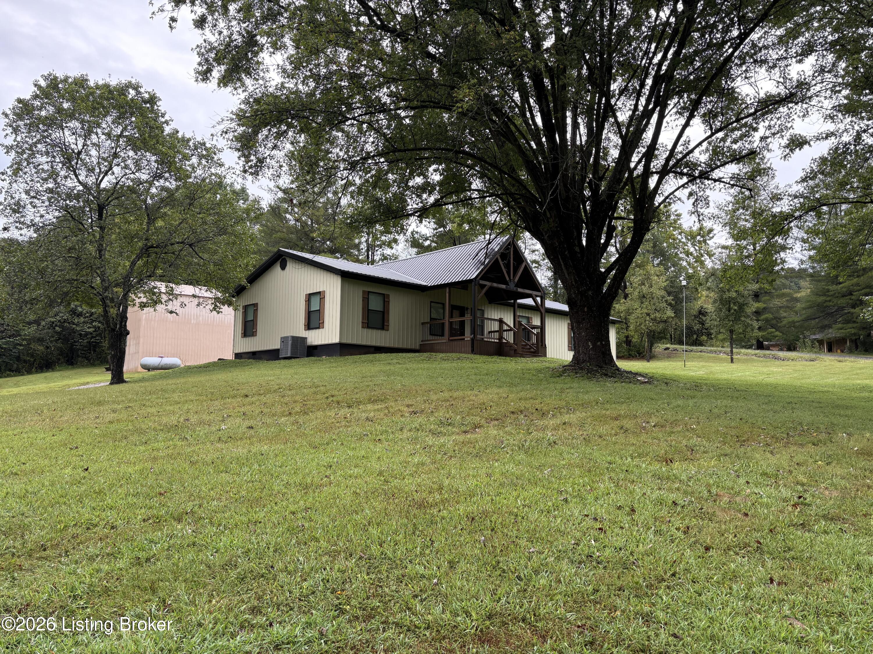 1825 Ky-1385 Property Photo 8