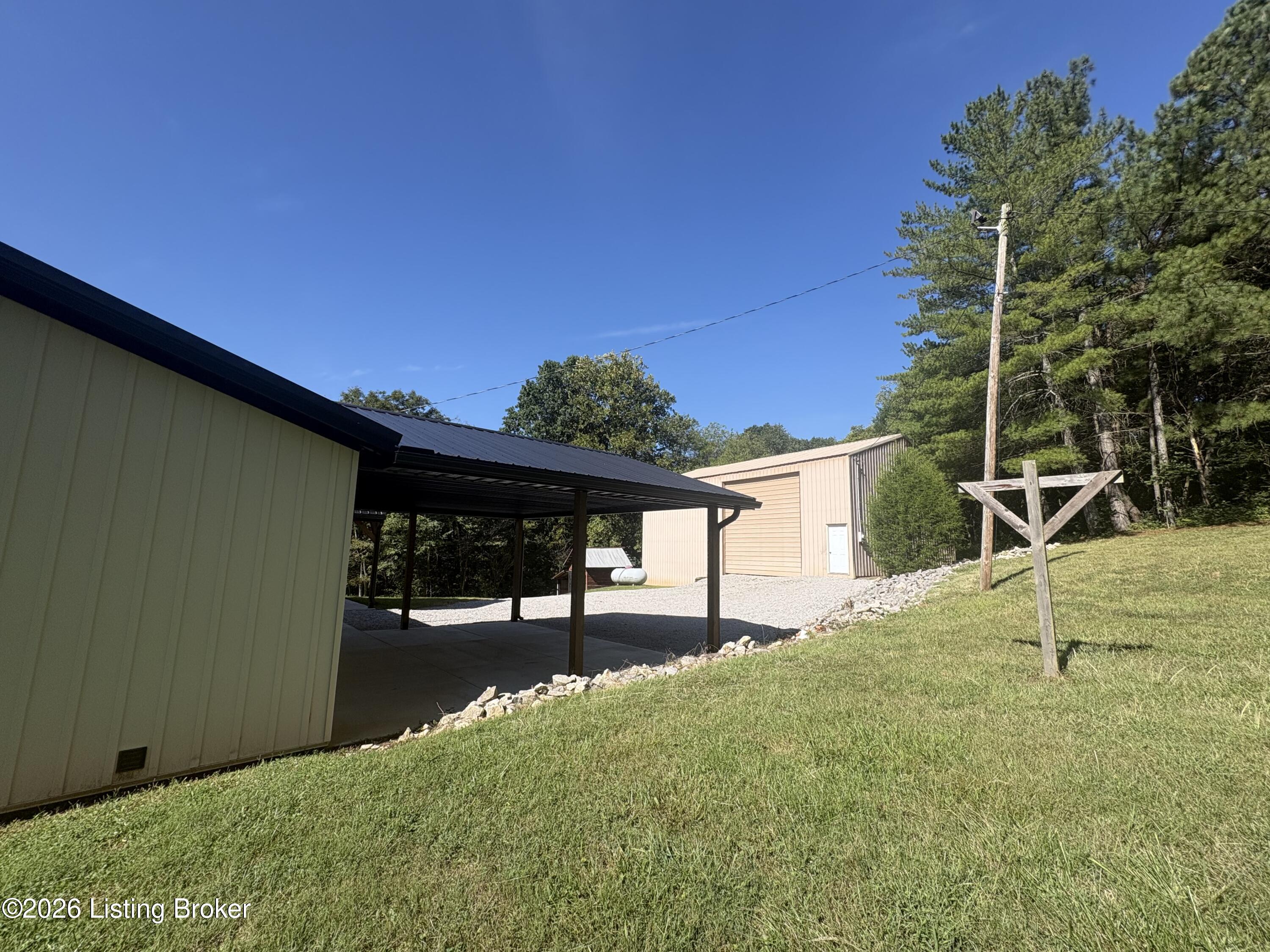1825 Ky-1385 Property Photo 27