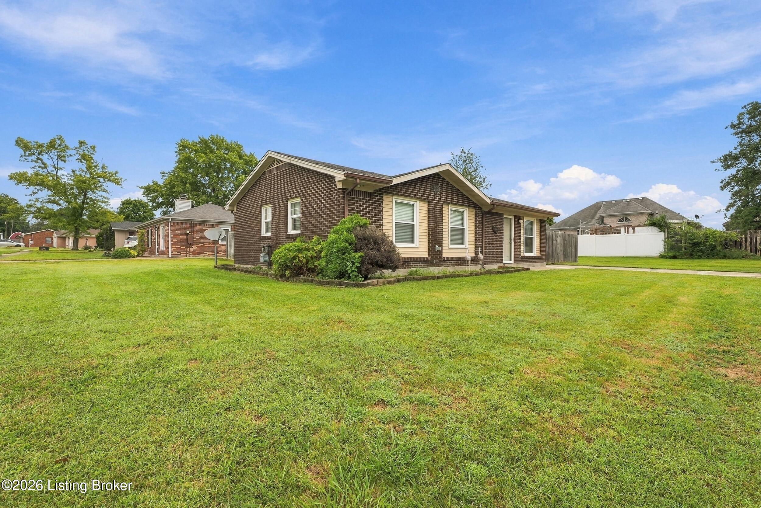 9801 Barnlake Dr Property Photo 4