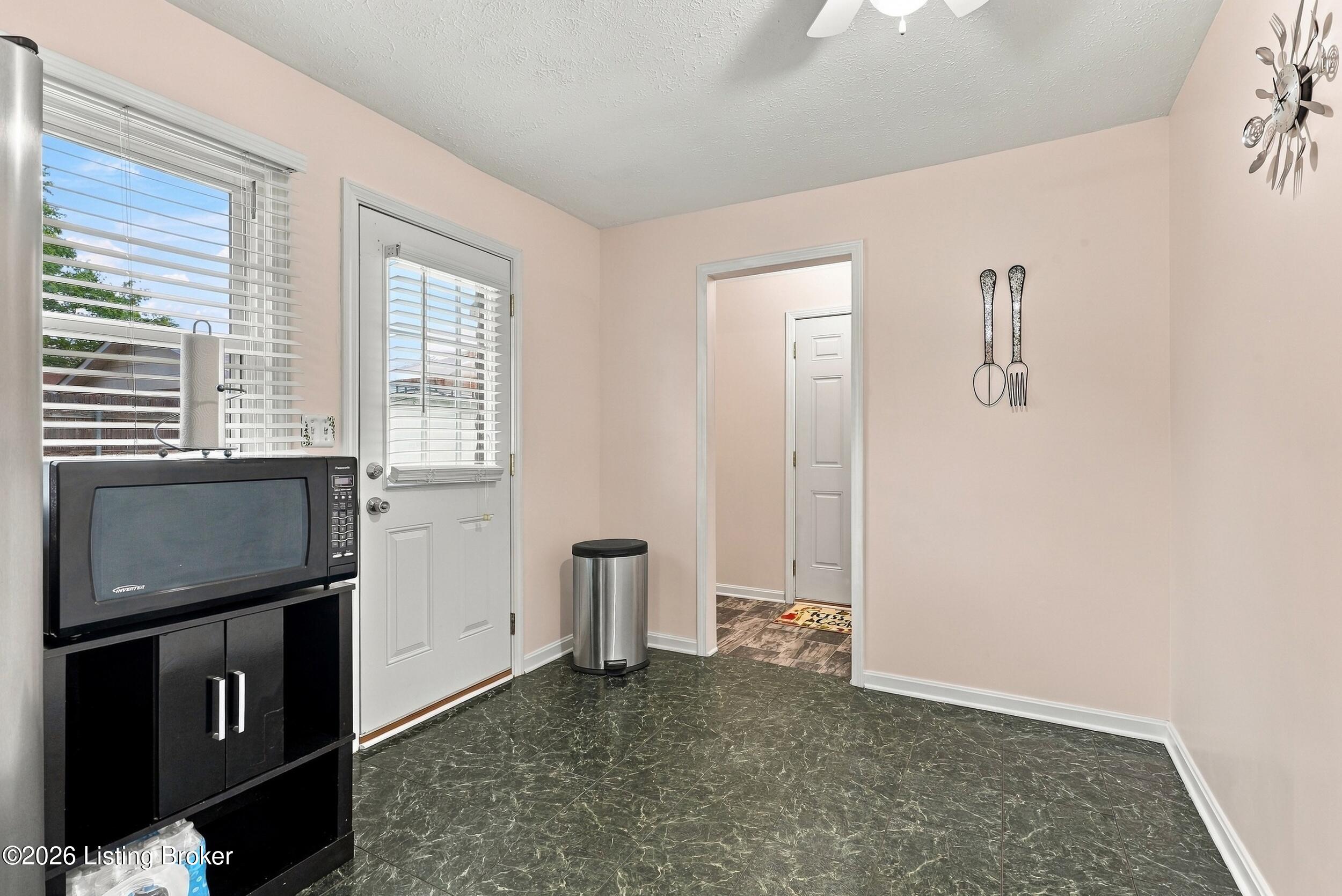 9801 Barnlake Dr Property Photo 24