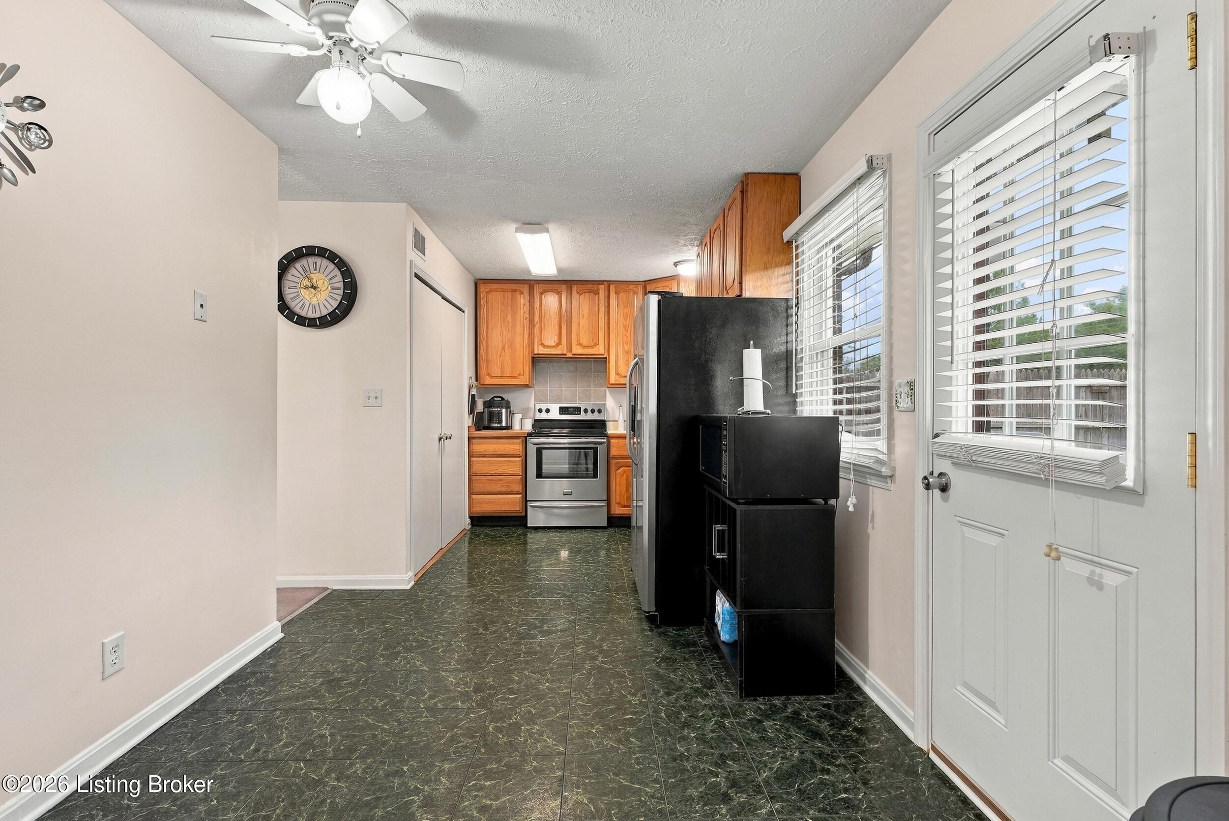 9801 Barnlake Dr Property Photo 27