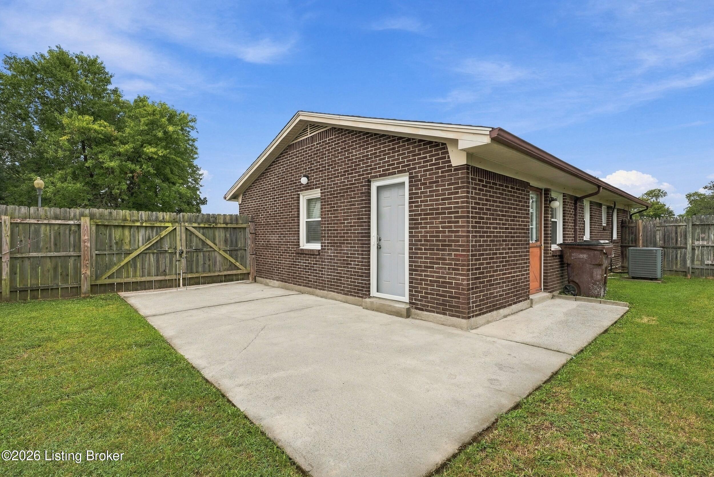 9801 Barnlake Dr Property Photo 34