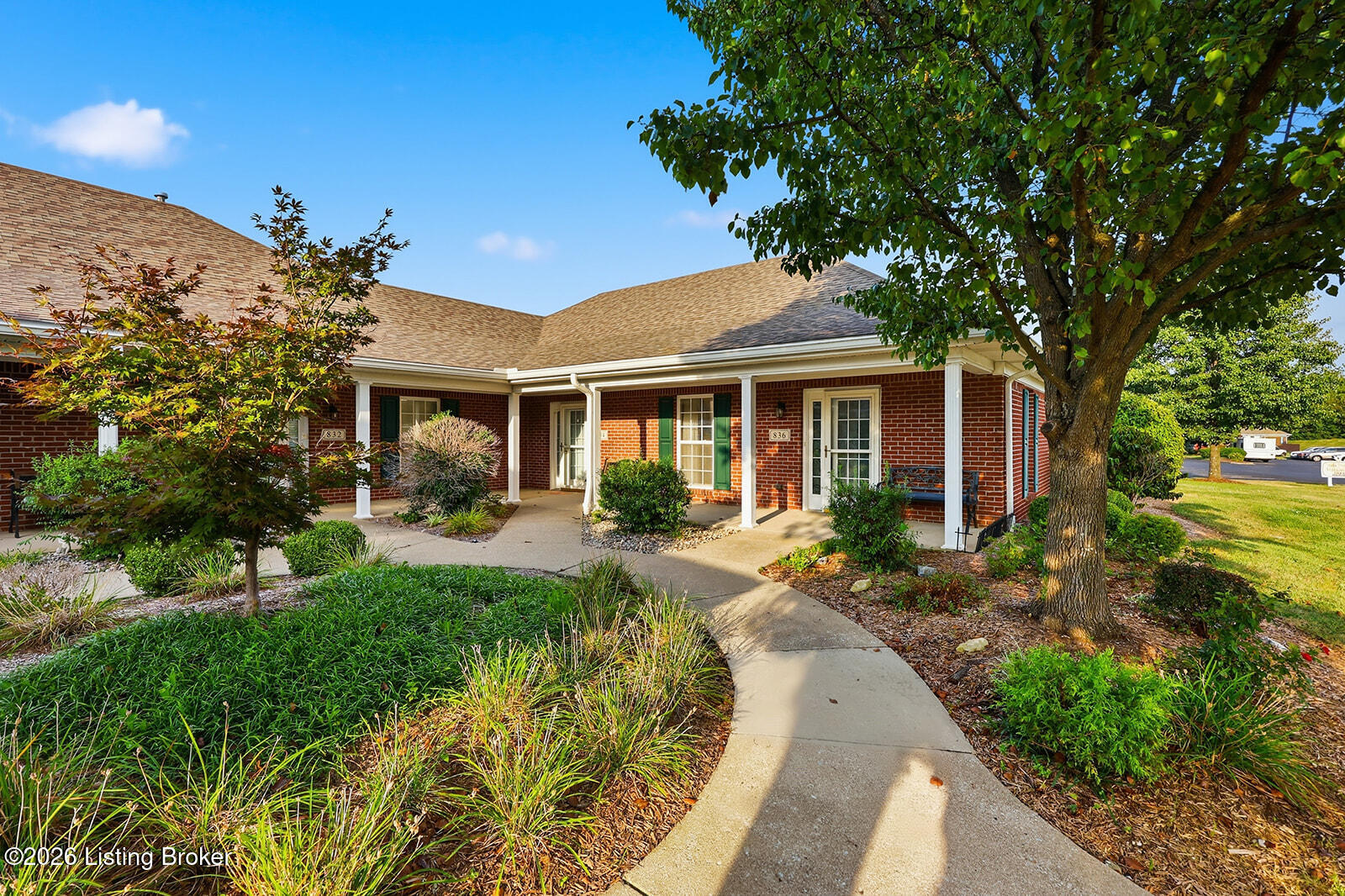 836 Garden Pointe Dr Property Photo 2