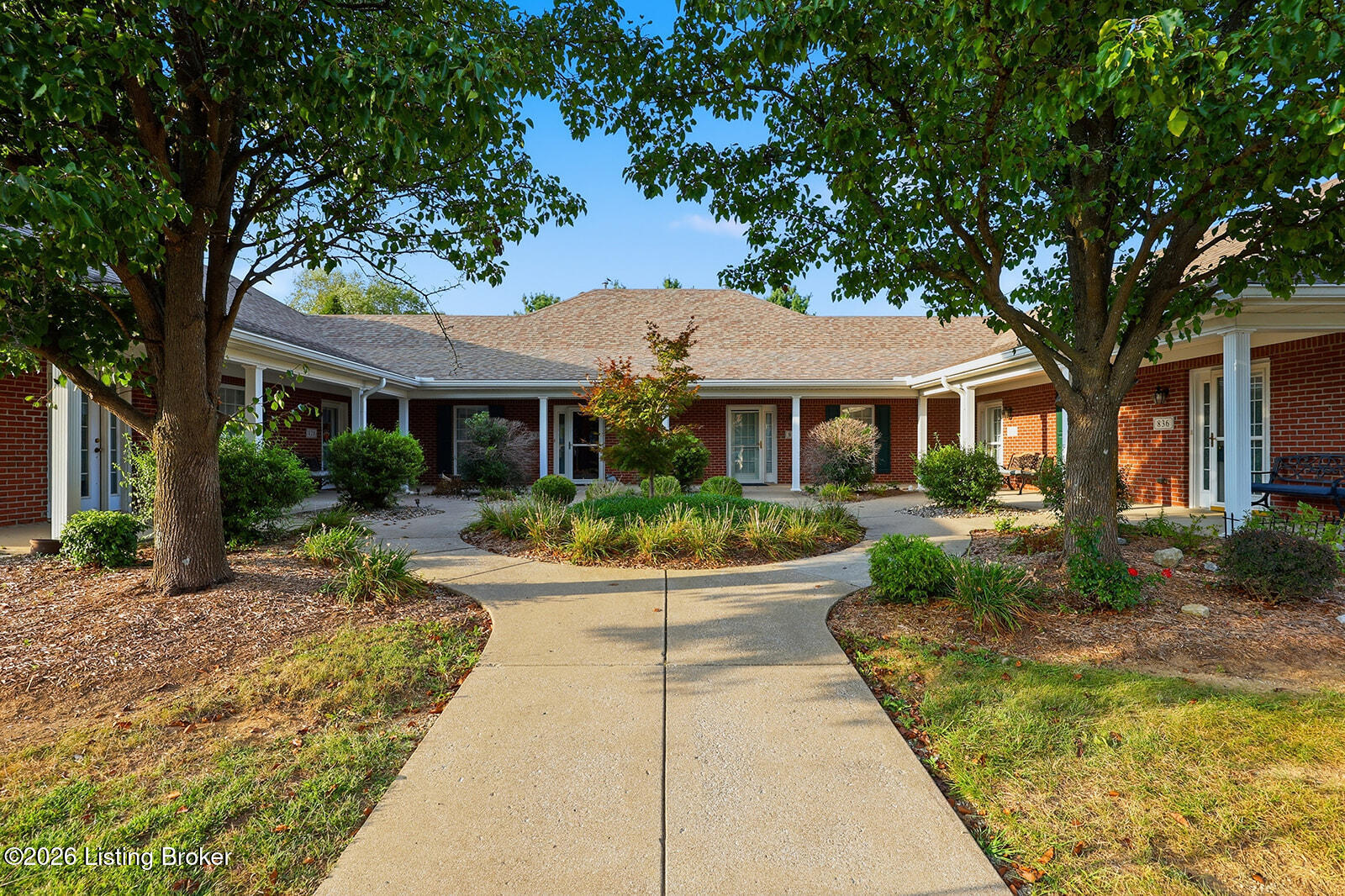 836 Garden Pointe Dr Property Photo 4