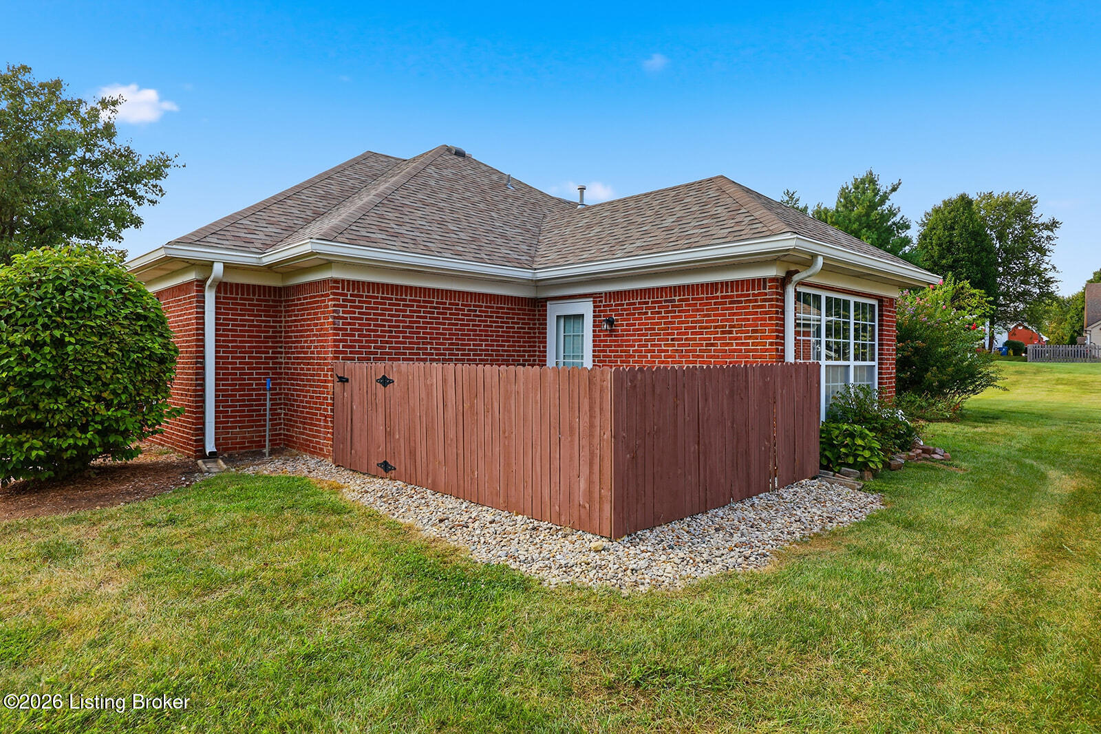 836 Garden Pointe Dr Property Photo 14