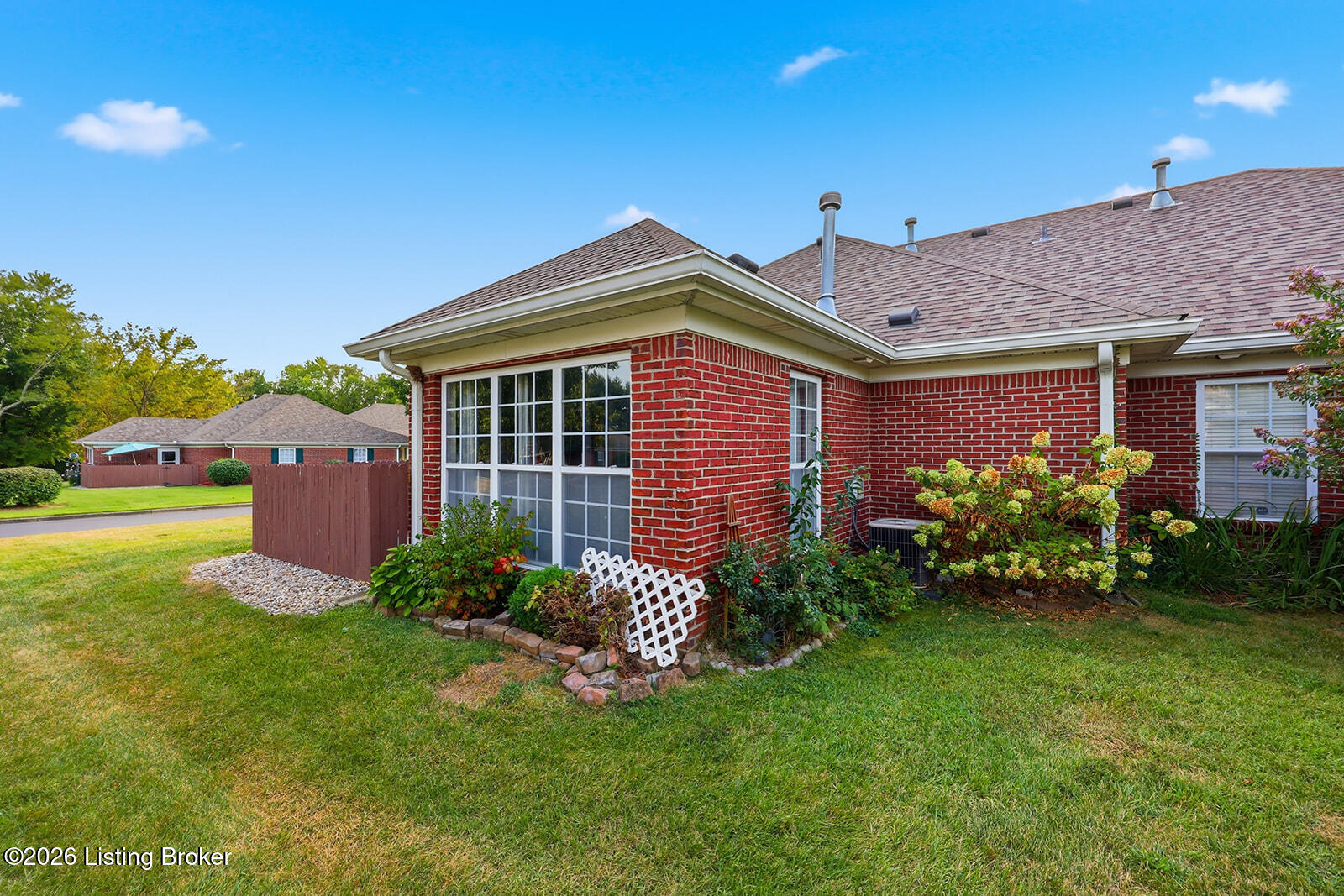 836 Garden Pointe Dr Property Photo 15