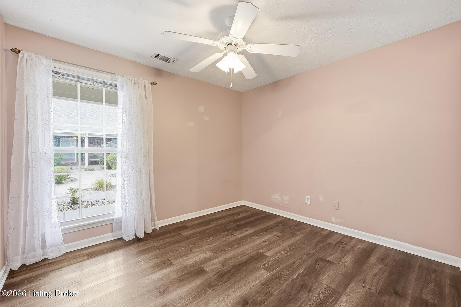 836 Garden Pointe Dr Property Photo 22