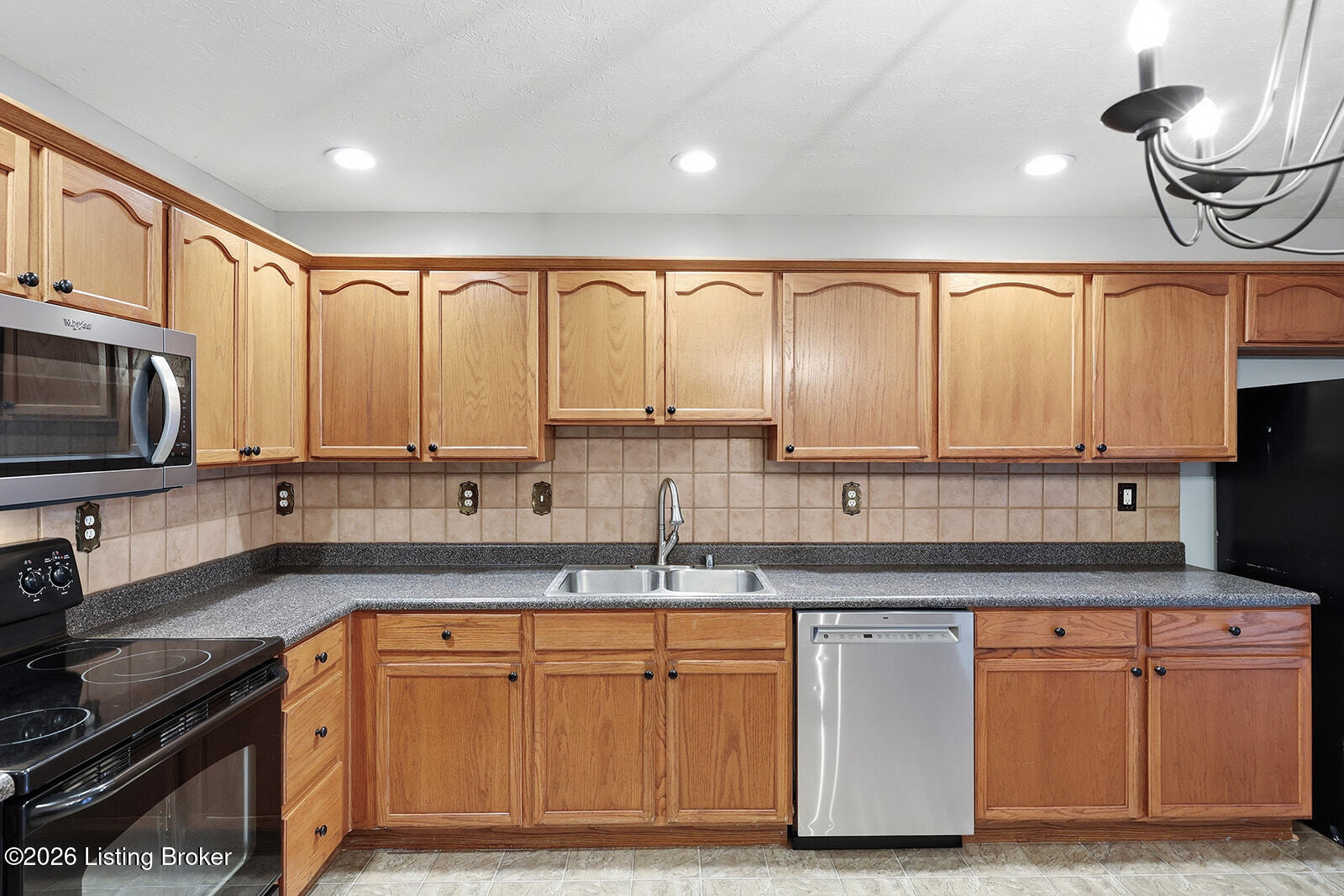 836 Garden Pointe Dr Property Photo 41