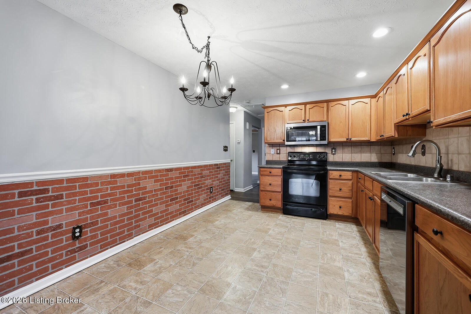 836 Garden Pointe Dr Property Photo 47