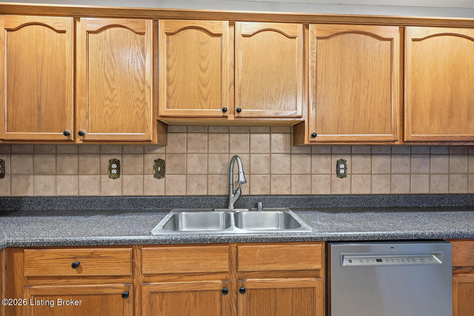 836 Garden Pointe Dr Property Photo 48