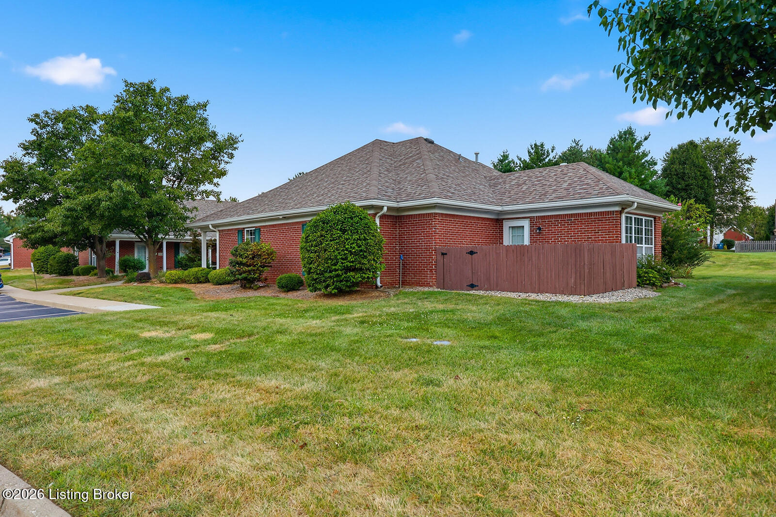 836 Garden Pointe Dr Property Photo 53