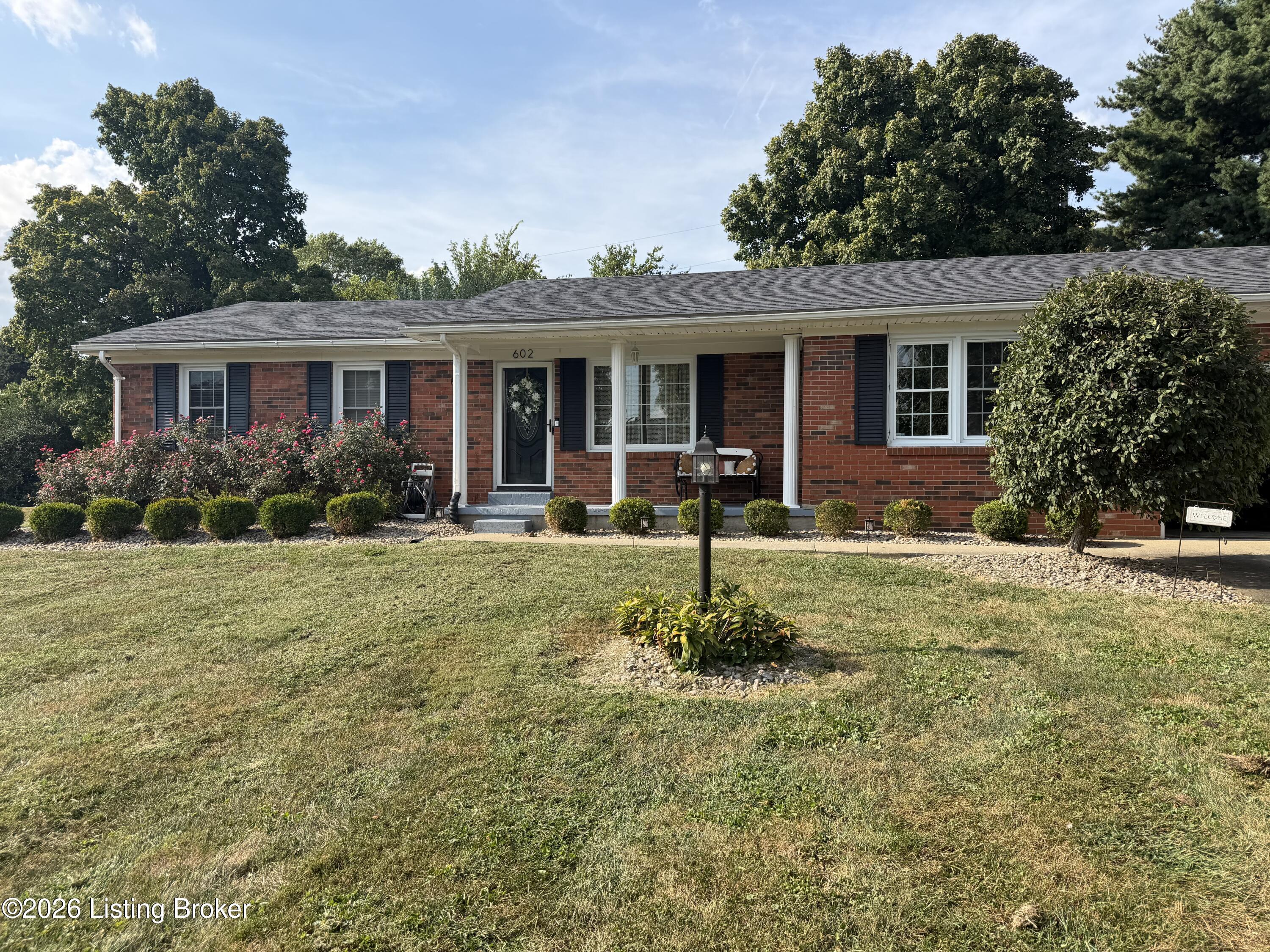 602 Nally Ct Property Photo 2