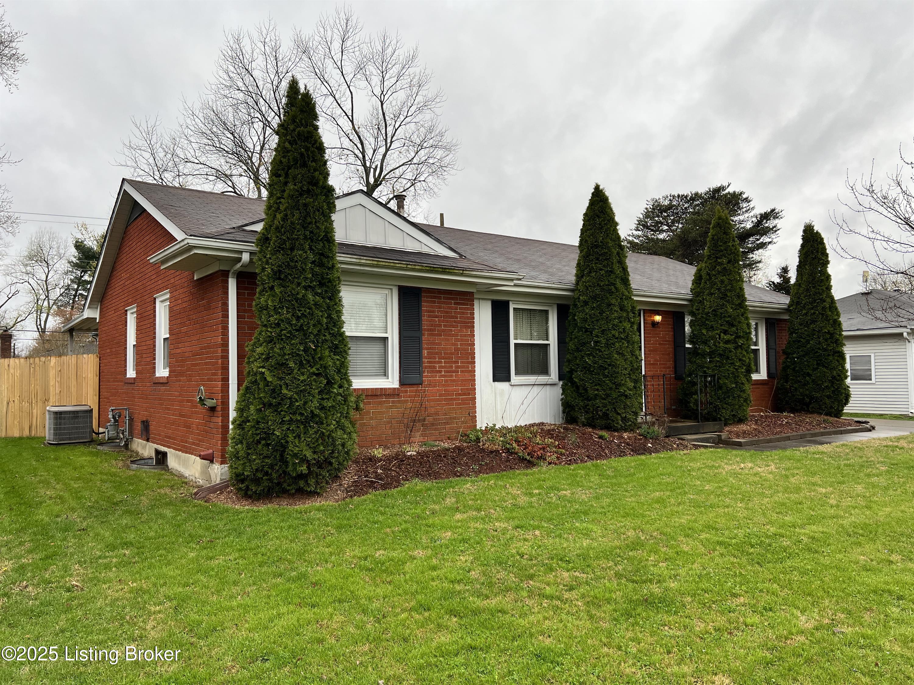 9310 Habersham Dr Property Photo 1